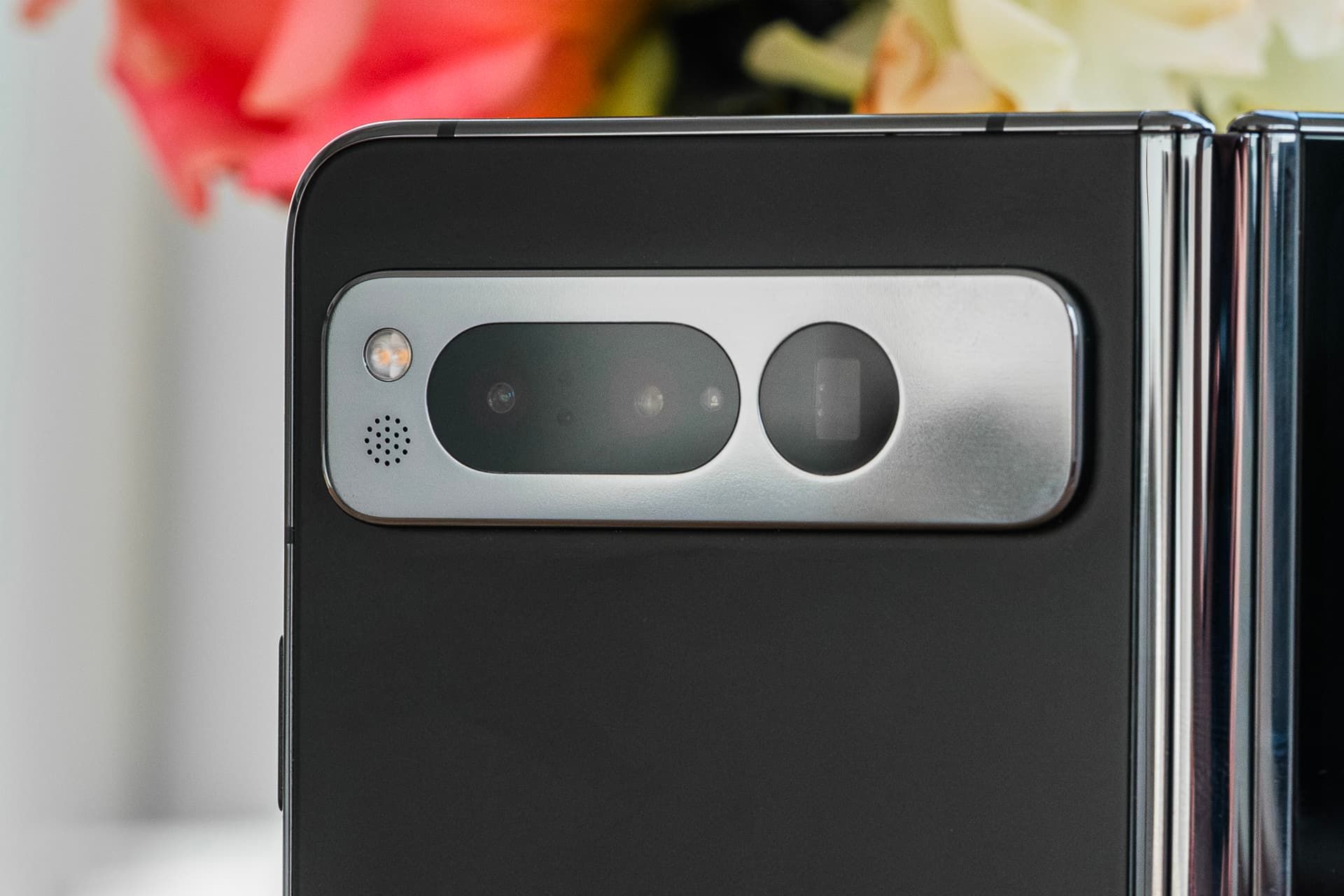 دوربین پیکسل فولد گوگل / Pixel Fold از نمای نزدیک