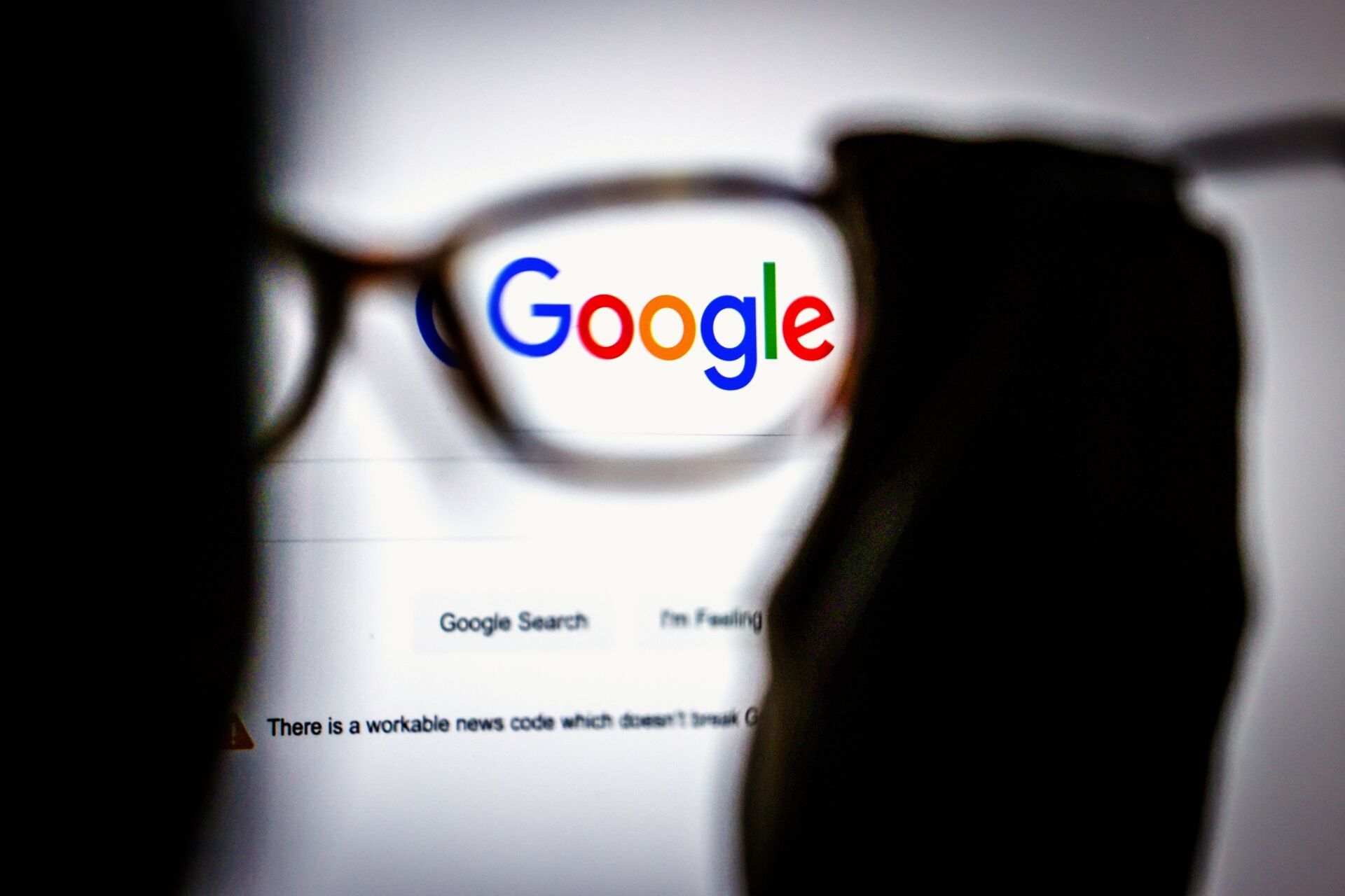 لوگو گوگل سرچ / Google Search در شیشه عینک