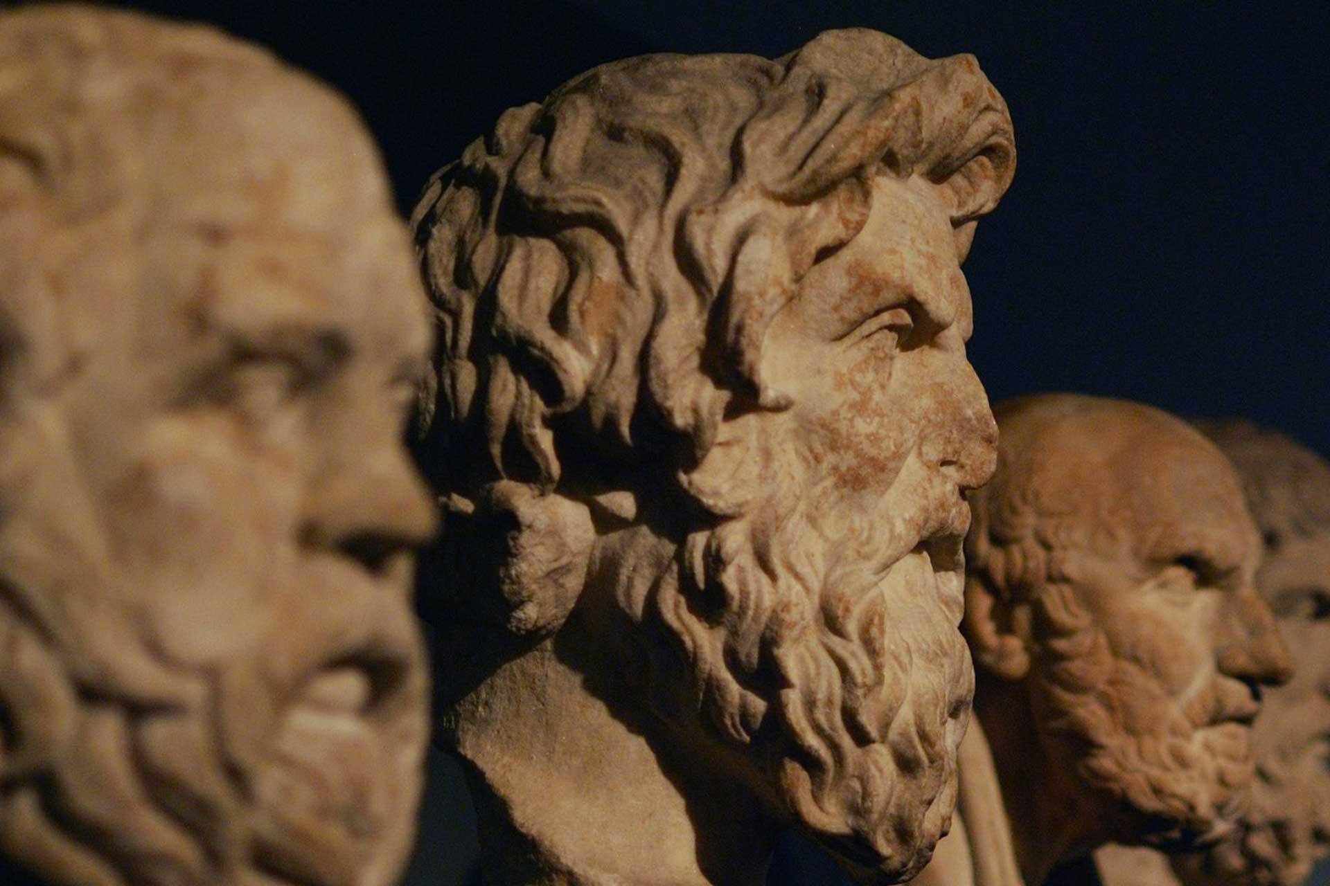 مرجع متخصصين ايران مجسمه‌هاي مردان مسن يوناني