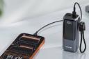پاور بانک گرین لاین Green Lion Compact 10 10000mAh در حال شارژ