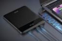 پاور بانک گرین لاین Green Lion Ultra Thin 120W 20000mAh در حال شارژ