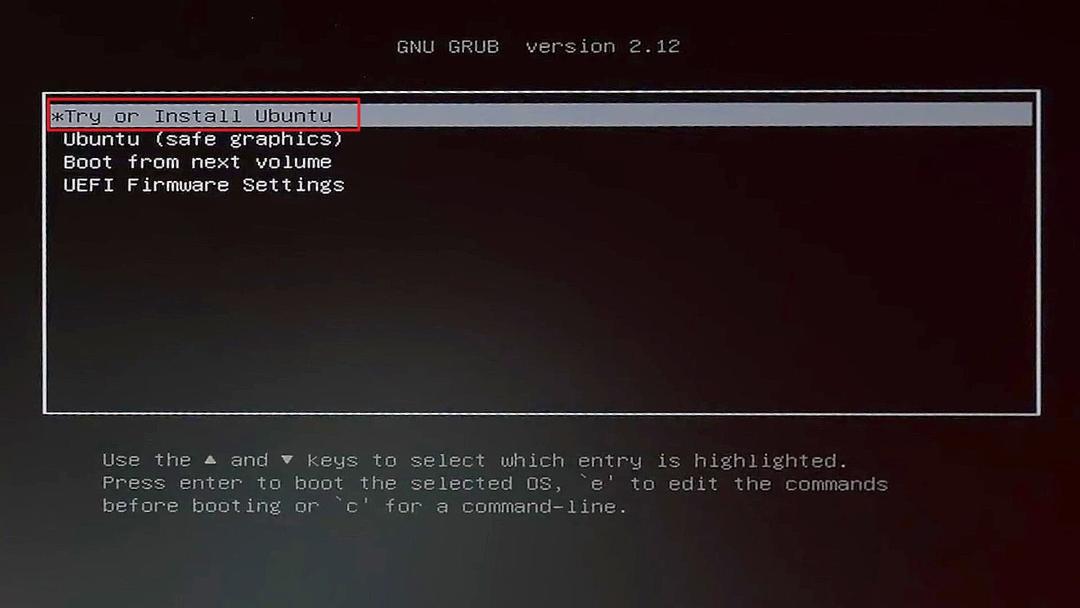 انتخاب گزینه‌ی Try ubuntu از گراب پیش از نصب 