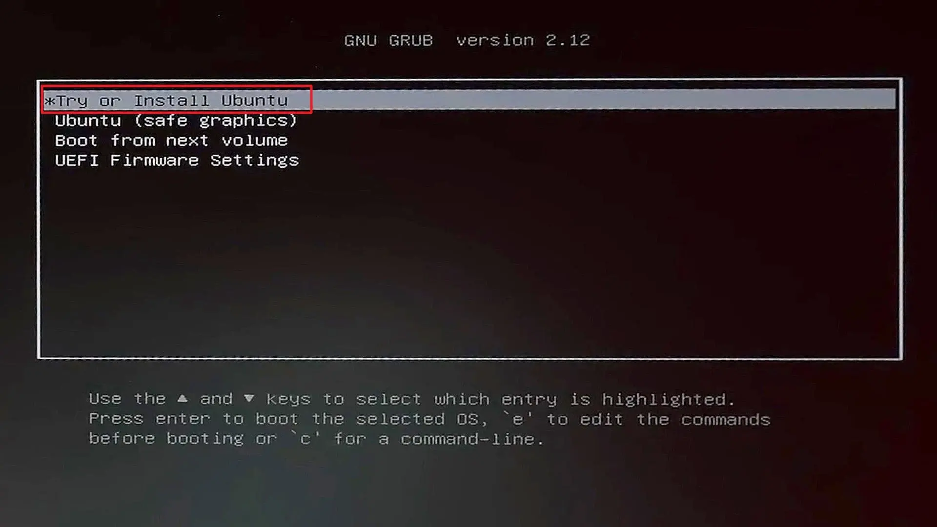 انتخاب گزینه‌ی Try ubuntu از گراب پیش از نصب 