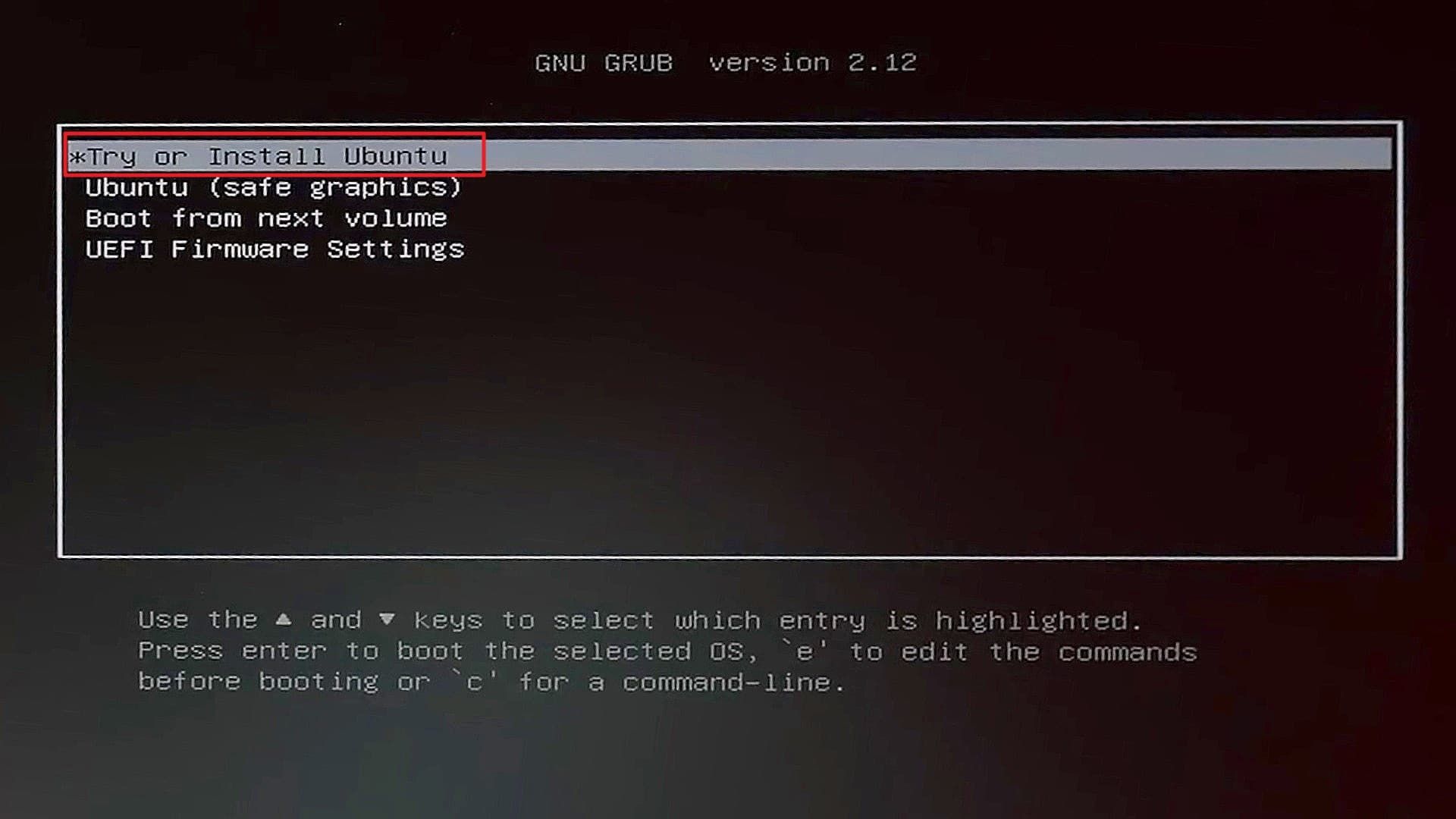 انتخاب گزینه‌ی Try ubuntu از گراب پیش از نصب 