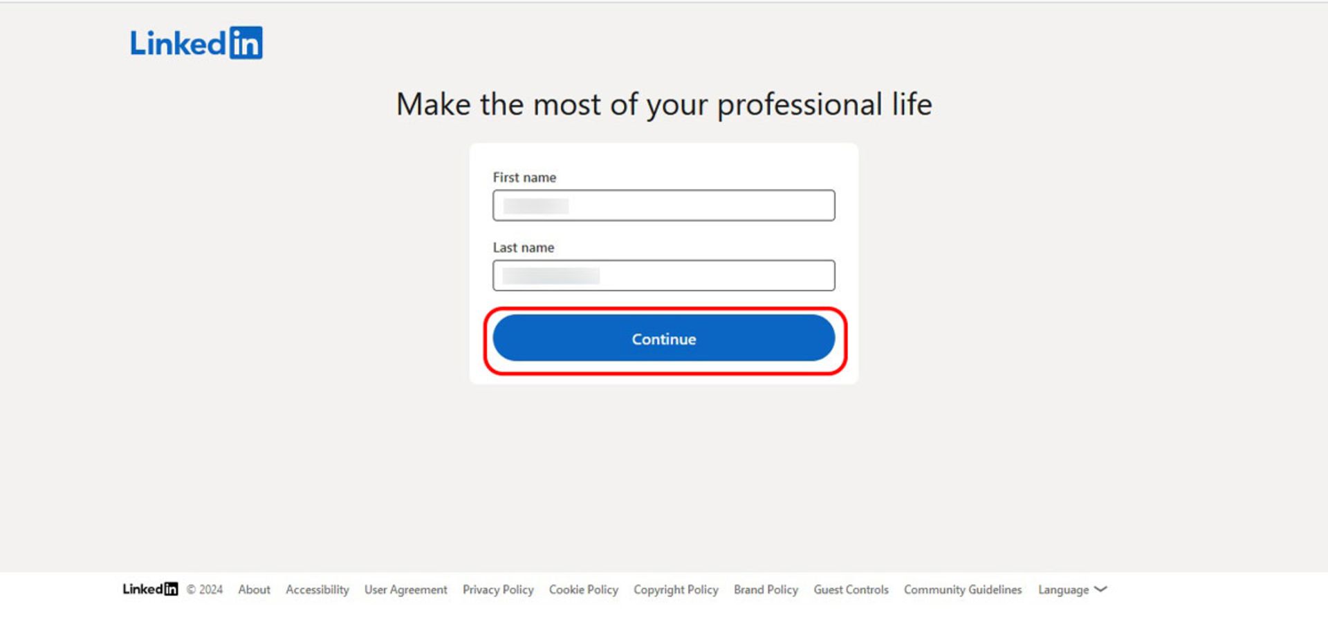 وارد کردن نام و نام خانوادگی برای ساخت اکانت در لینکدین