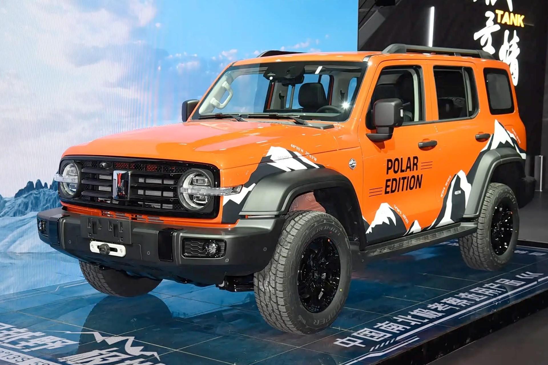 نمای سه‌چهارم جلو خودرو تانک ۳۰۰ پولار ادیشن