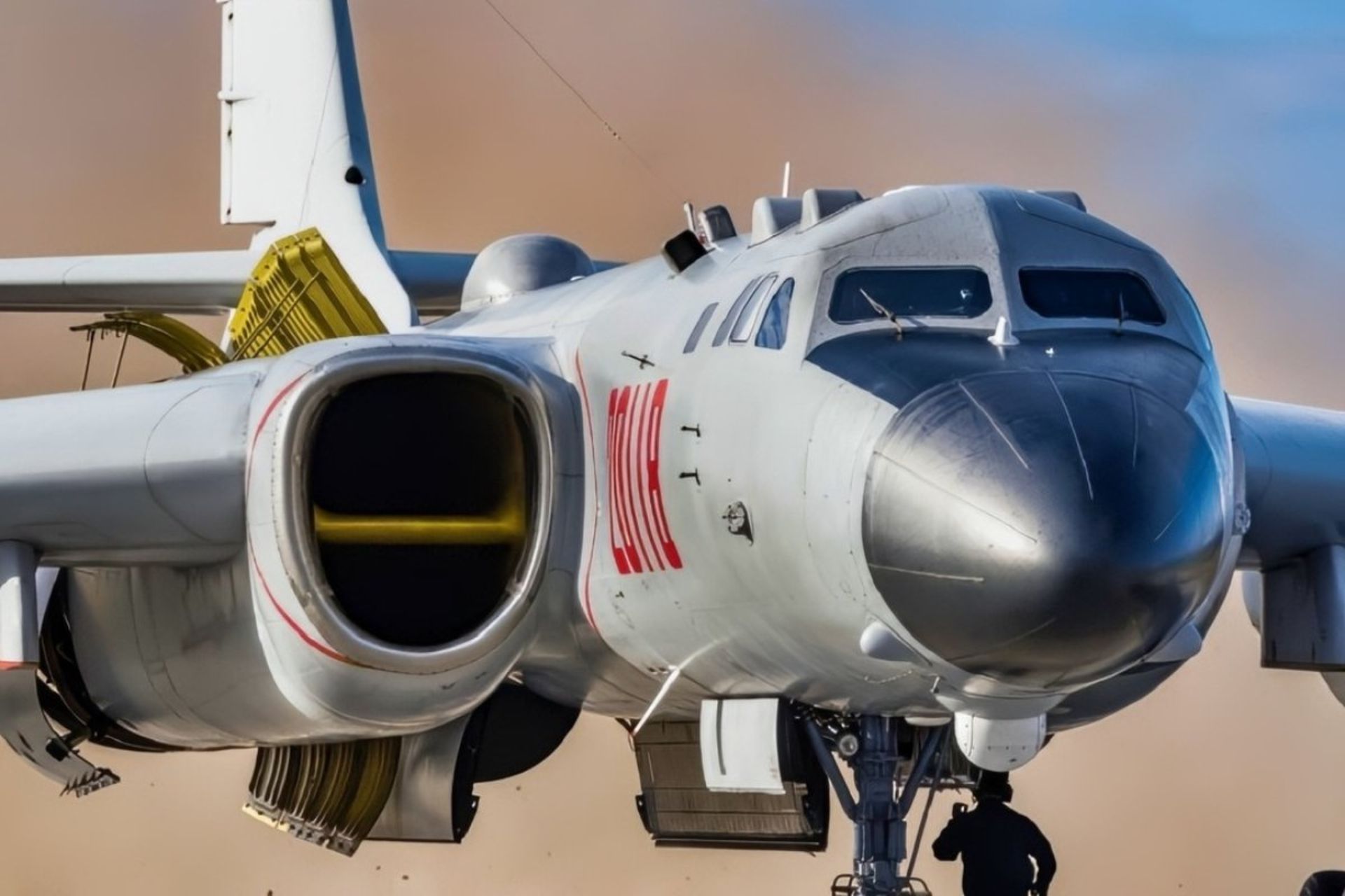 بمب‌افکت H-6