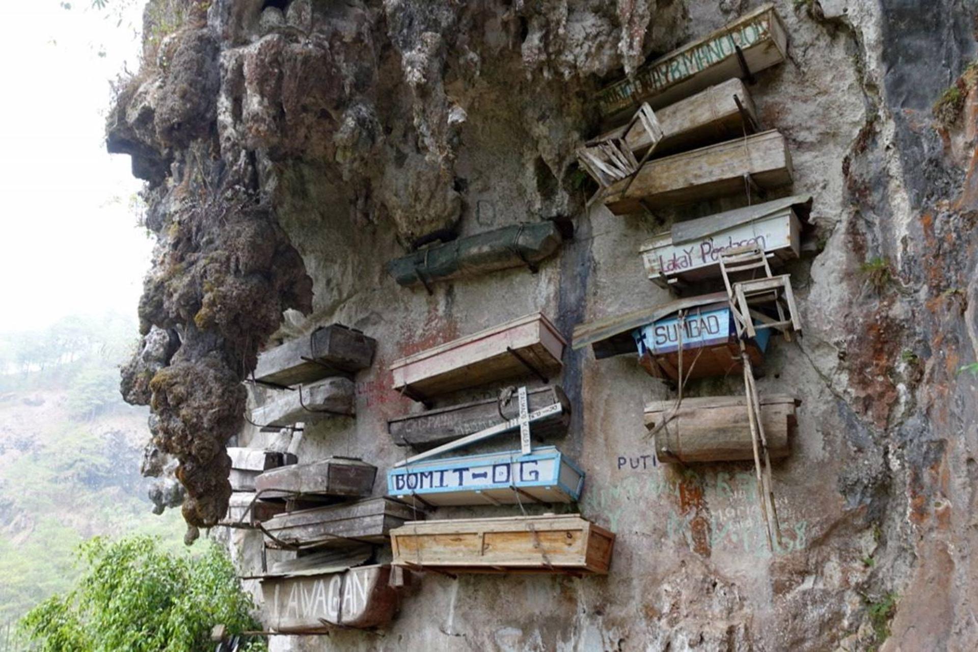 تابوت های آویزان در چین