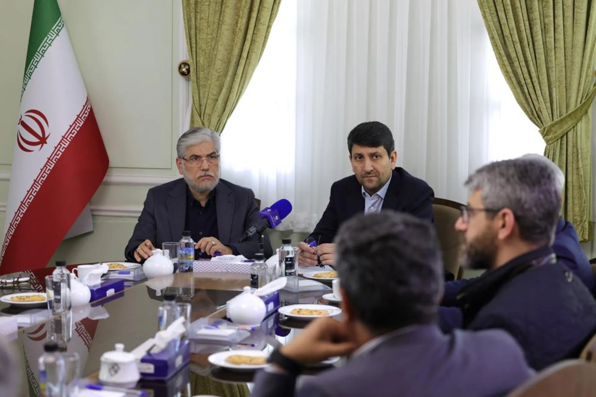 وزیر علوم و وزیر ارتباطات