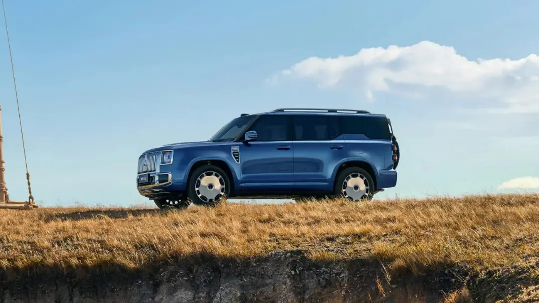 خودرو هاوال H10 (Haval H10) آبی‌رنگ در فضای باز
