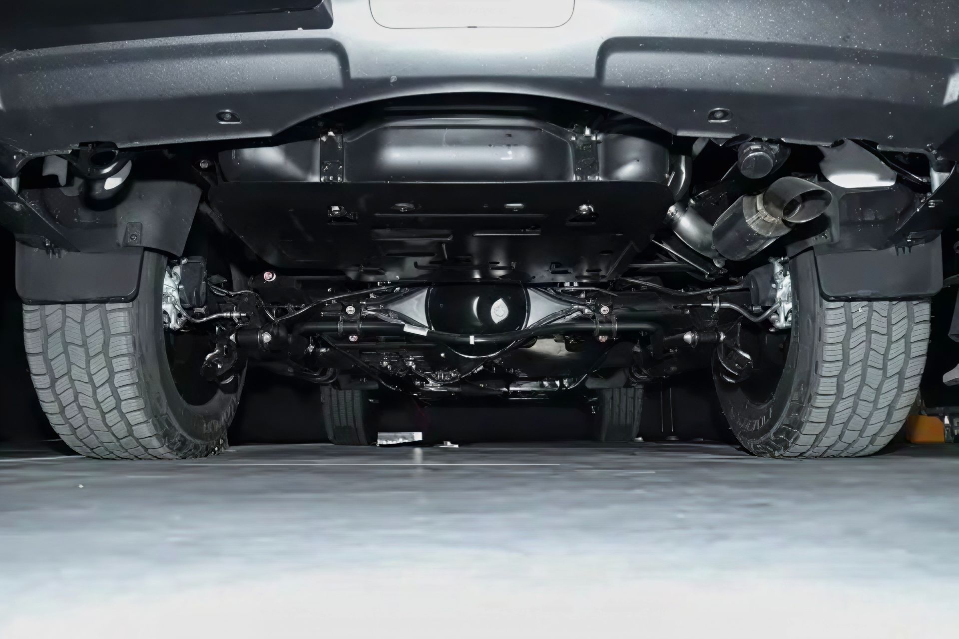 نمای زیرین و باک سوخت خودرو هاوال H9