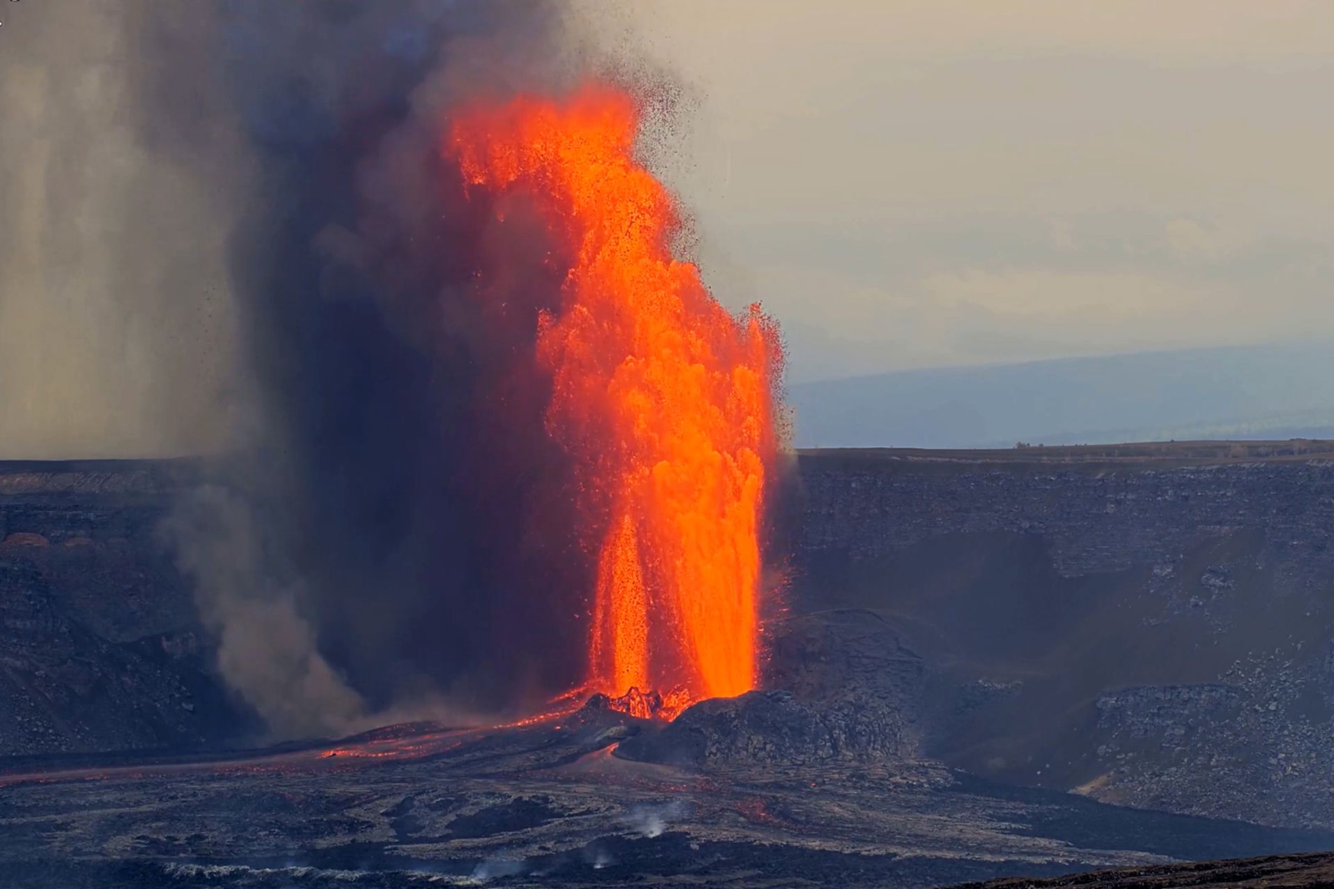 فوران آتش‌فشان کیلاویا در هاوایی؛ پرتاب گدازه تا ارتفاع ۳۰۰ متری آسمان