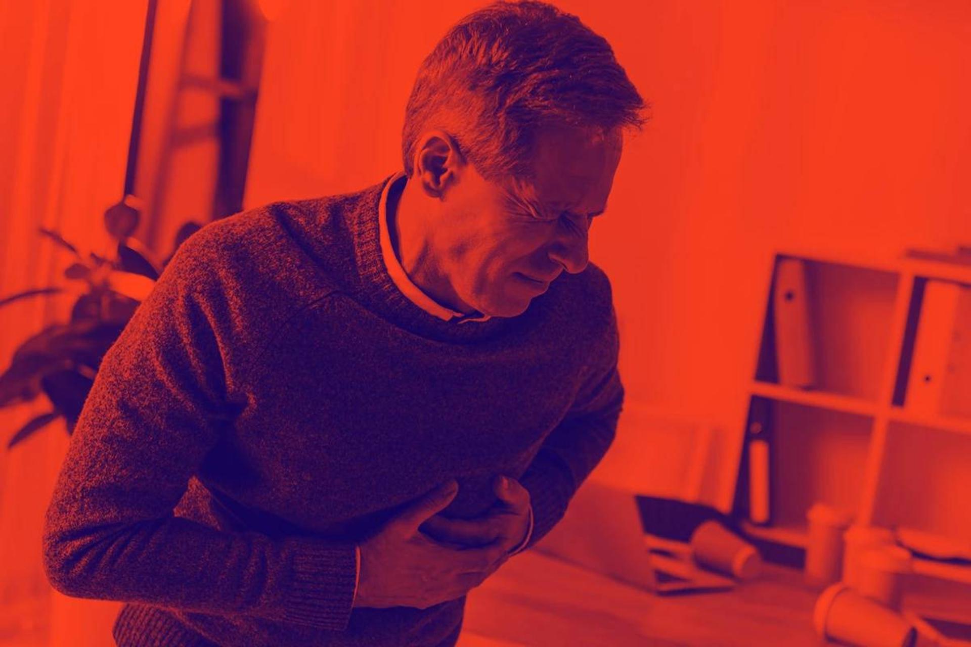 مرد دچار بیماری قلبی