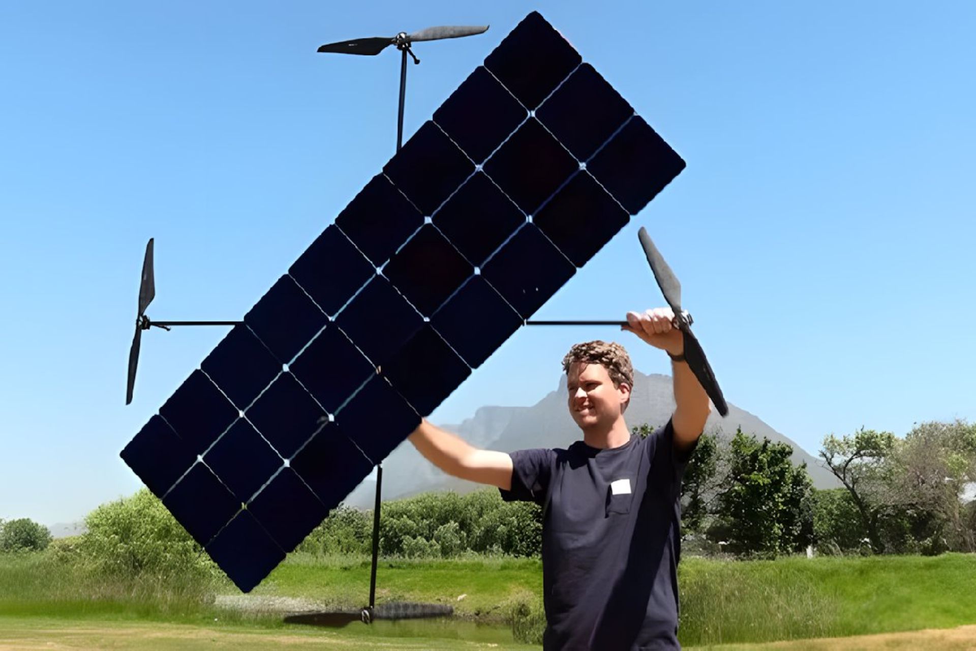 پهپاد دست ساز با پنل خورشیدی ساخت خانواده بیل