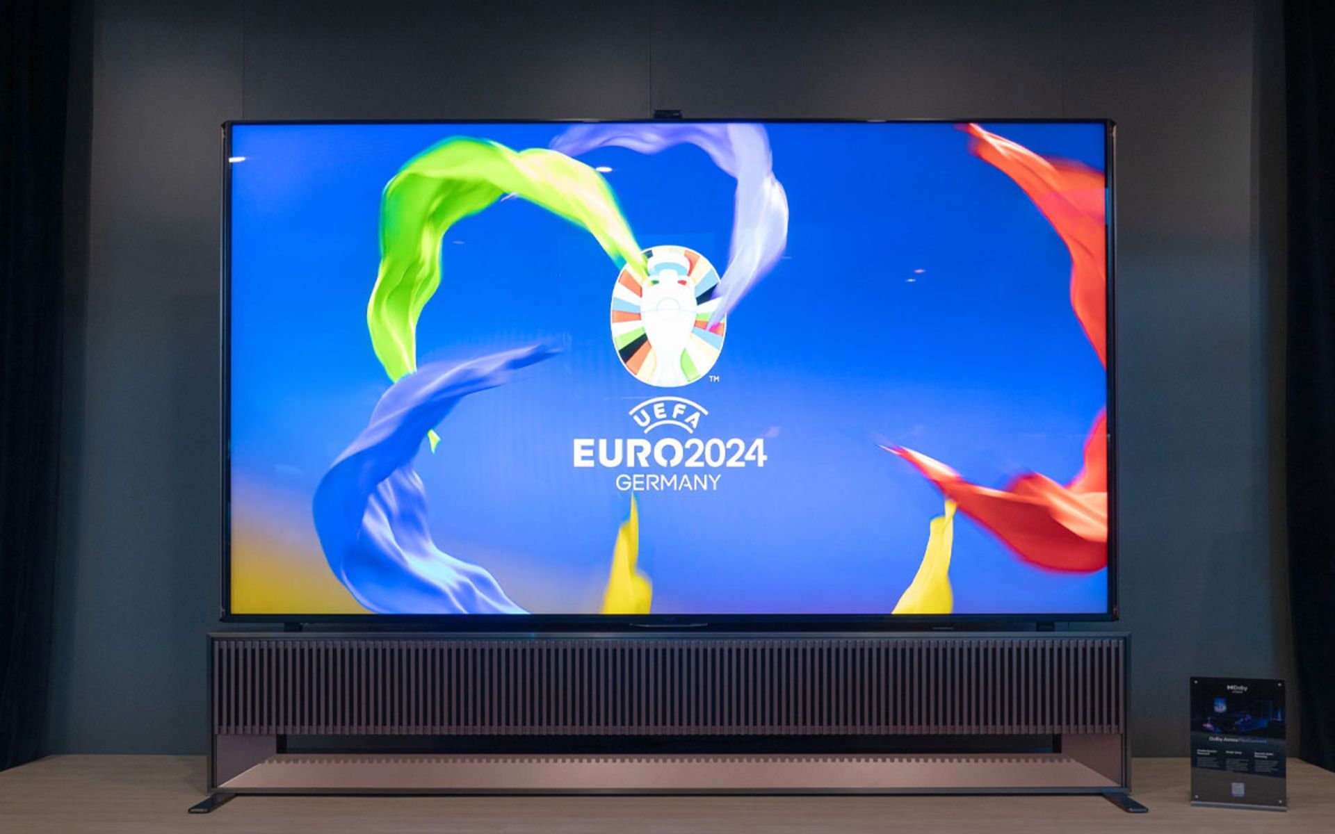 تلویزیون 110UX-ULED هایسنس در ces 2024