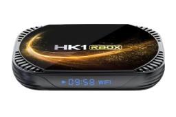 پنل جلوی اندروید باکس اچ کی وان RBOX X4S با تمرکز روی صفحه نمایش و نمایش پنل بالا