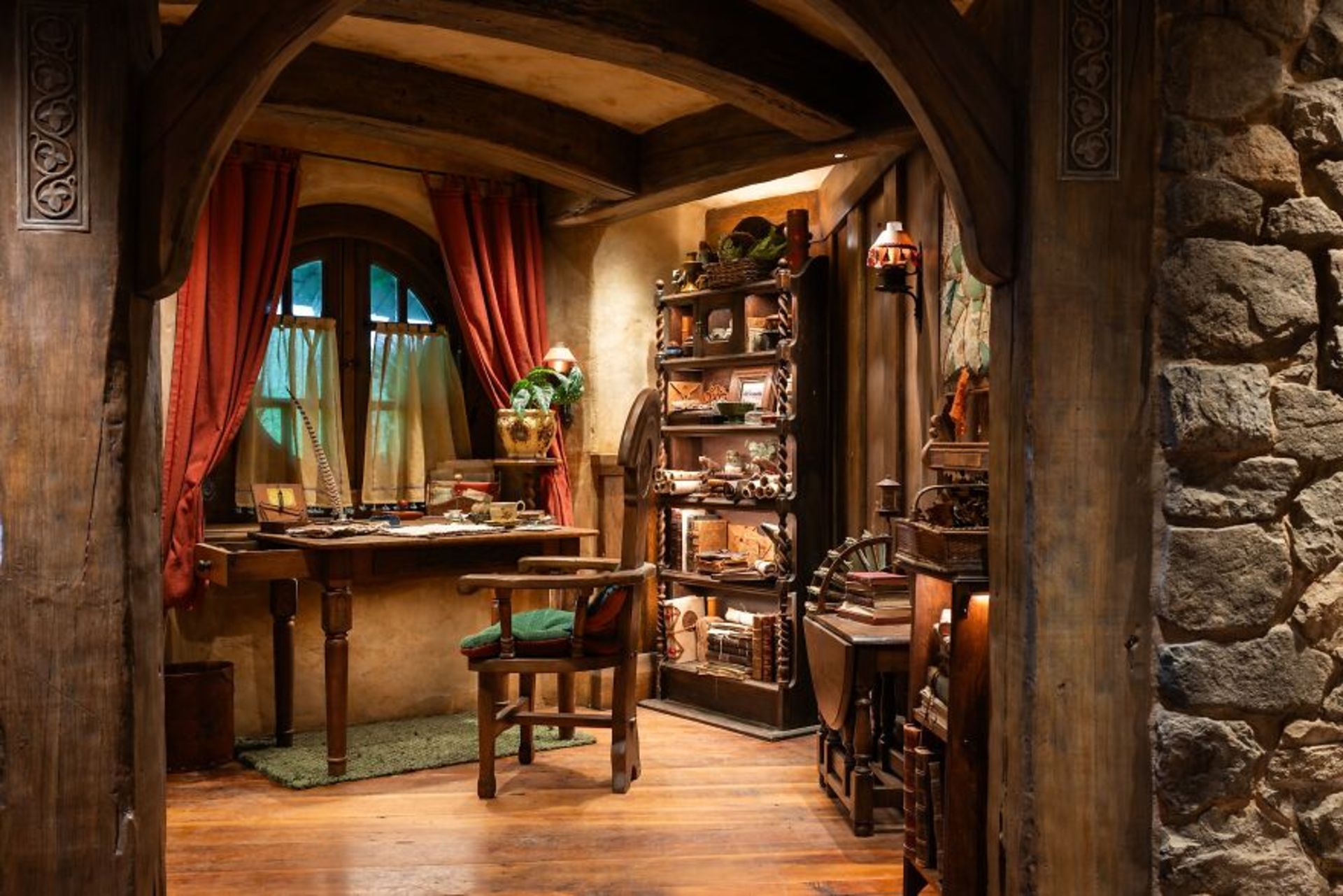 اتاق مطالعه سوراخ هابیت نیوزیلند