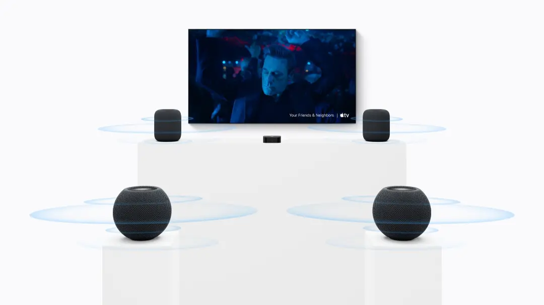 اسپیکر هوشمند هوم‌پاد مینی ۲ (HomePod mini 2) در کنار تلویزیون