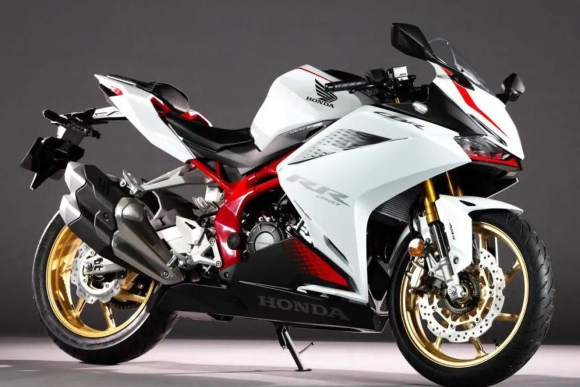 نمای سه‌چهارم عقب موتورسیکلت هوندا CB 250 RR