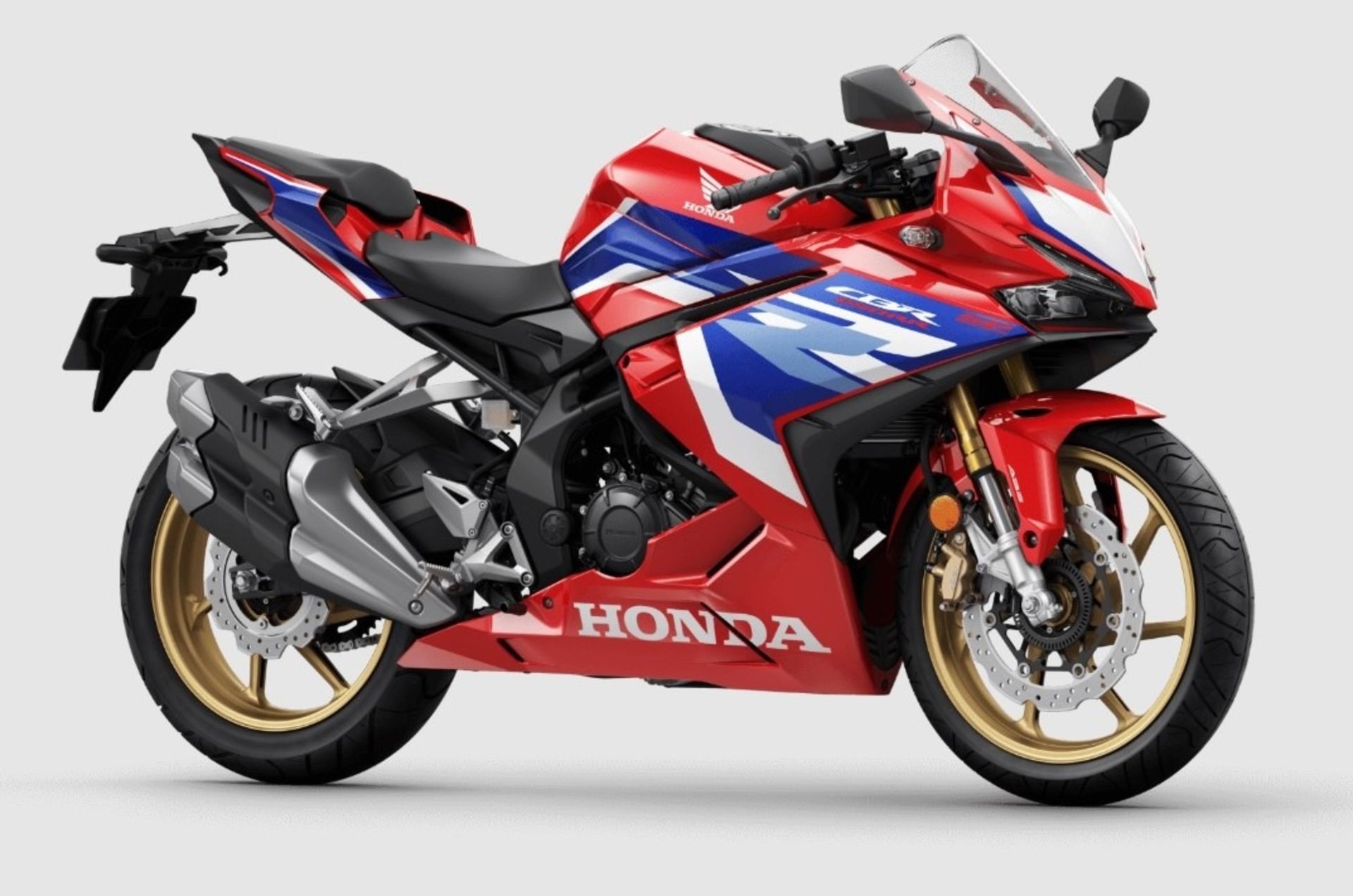 نمای سه‌چهارم عقب موتورسیکلت هوندا CB 250 RR