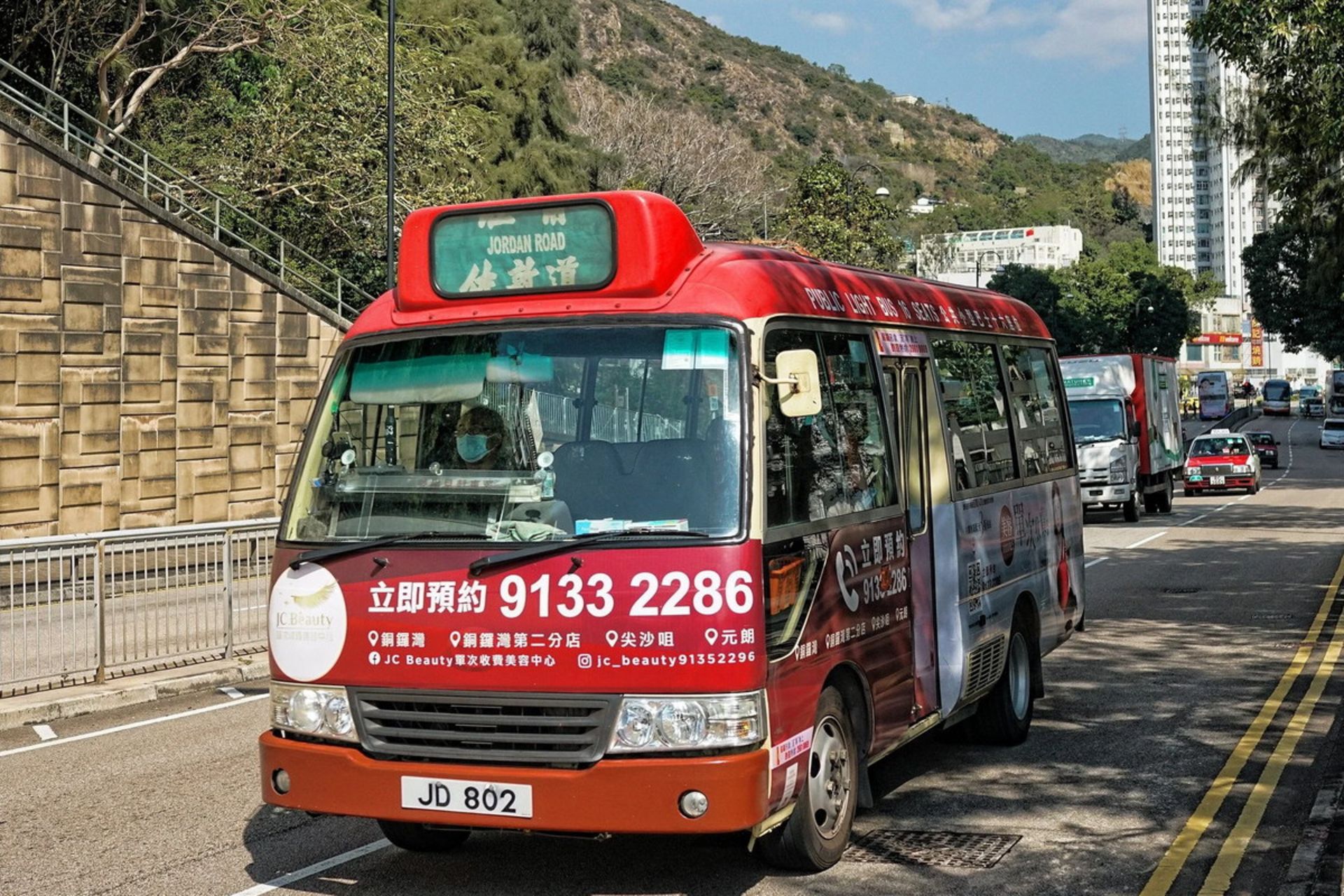  مینی‌بوس‌های عمومی هنگ‌کنگ در جاده