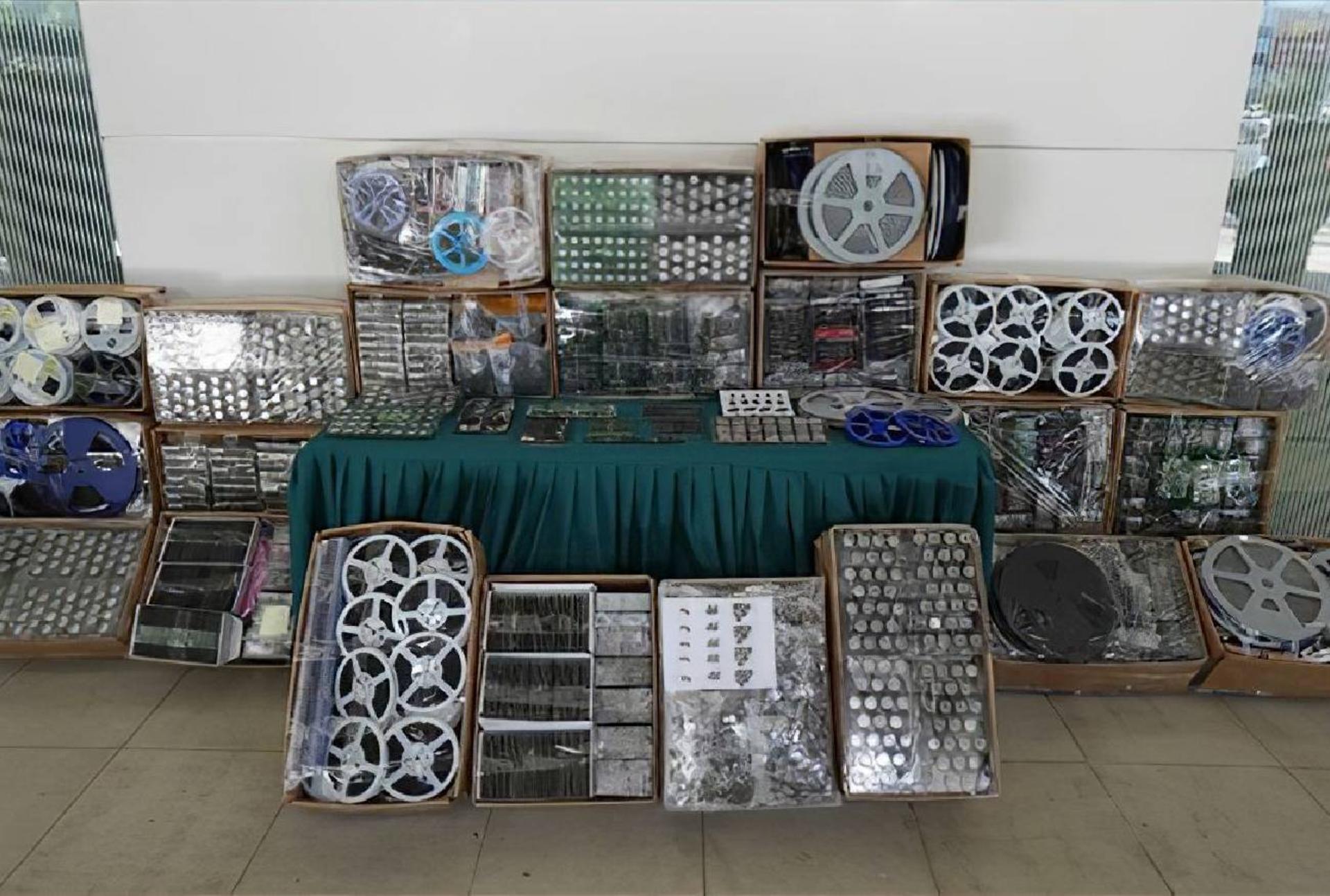 کابل و قطعات الکترونیکی توقیفی در گمرک هنگ کنگ