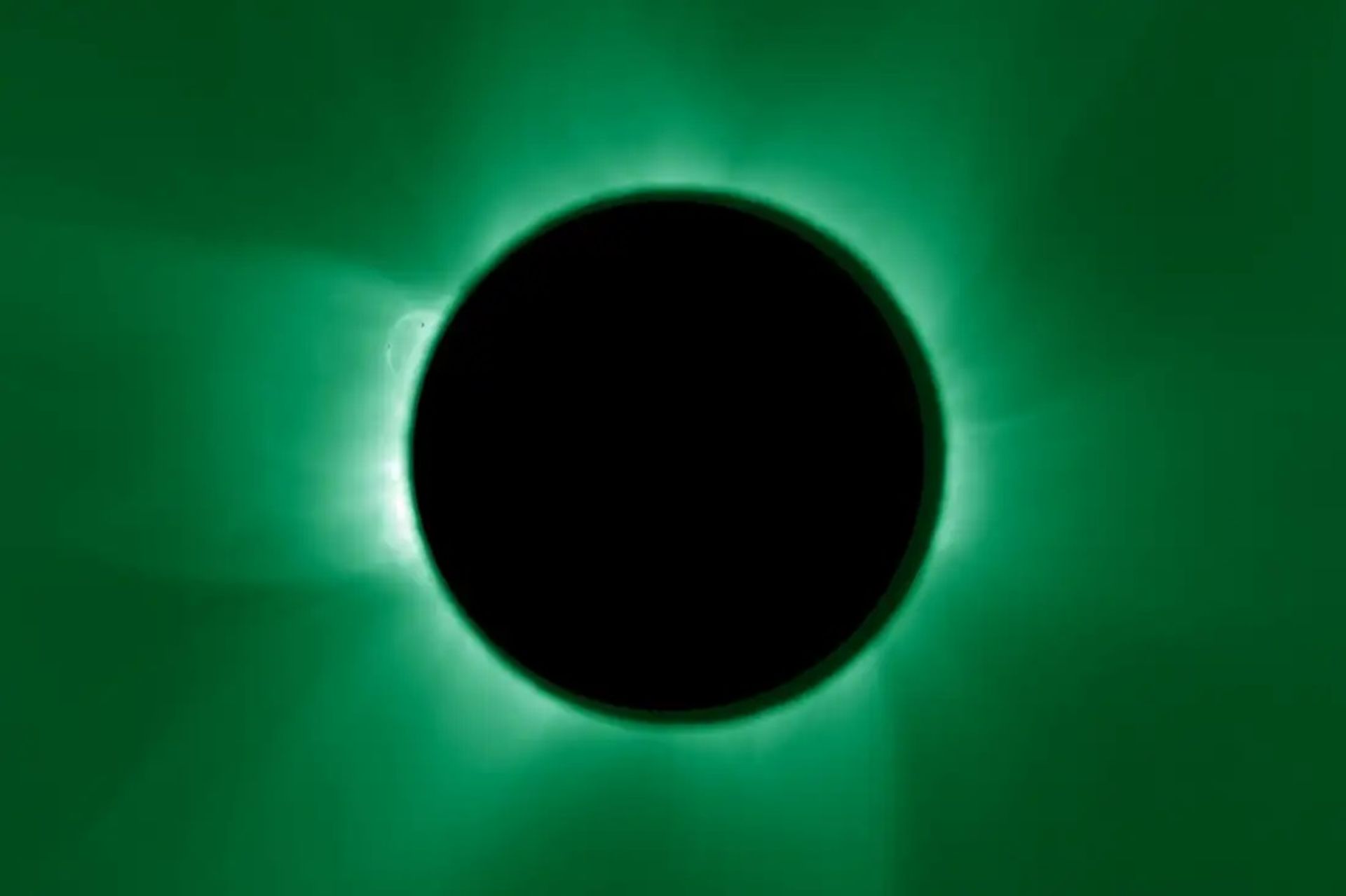 تاج خورشیدی در فیلتر سبز طی خورشیدگرفتگی مصنوعی ثبت شد