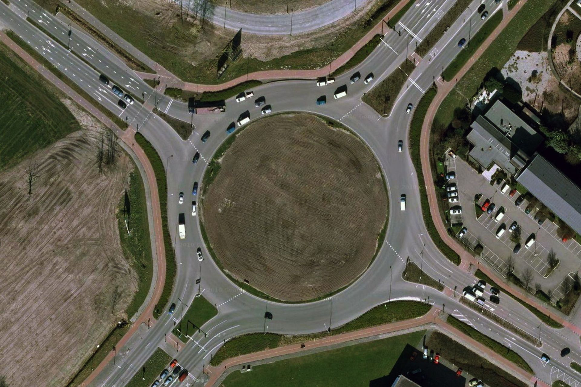 جداسازی فیزیکی مسیرهای دوچرخه‌سواری از مسیر موتورها و ماشین‌های باسرعت بالا در هلند