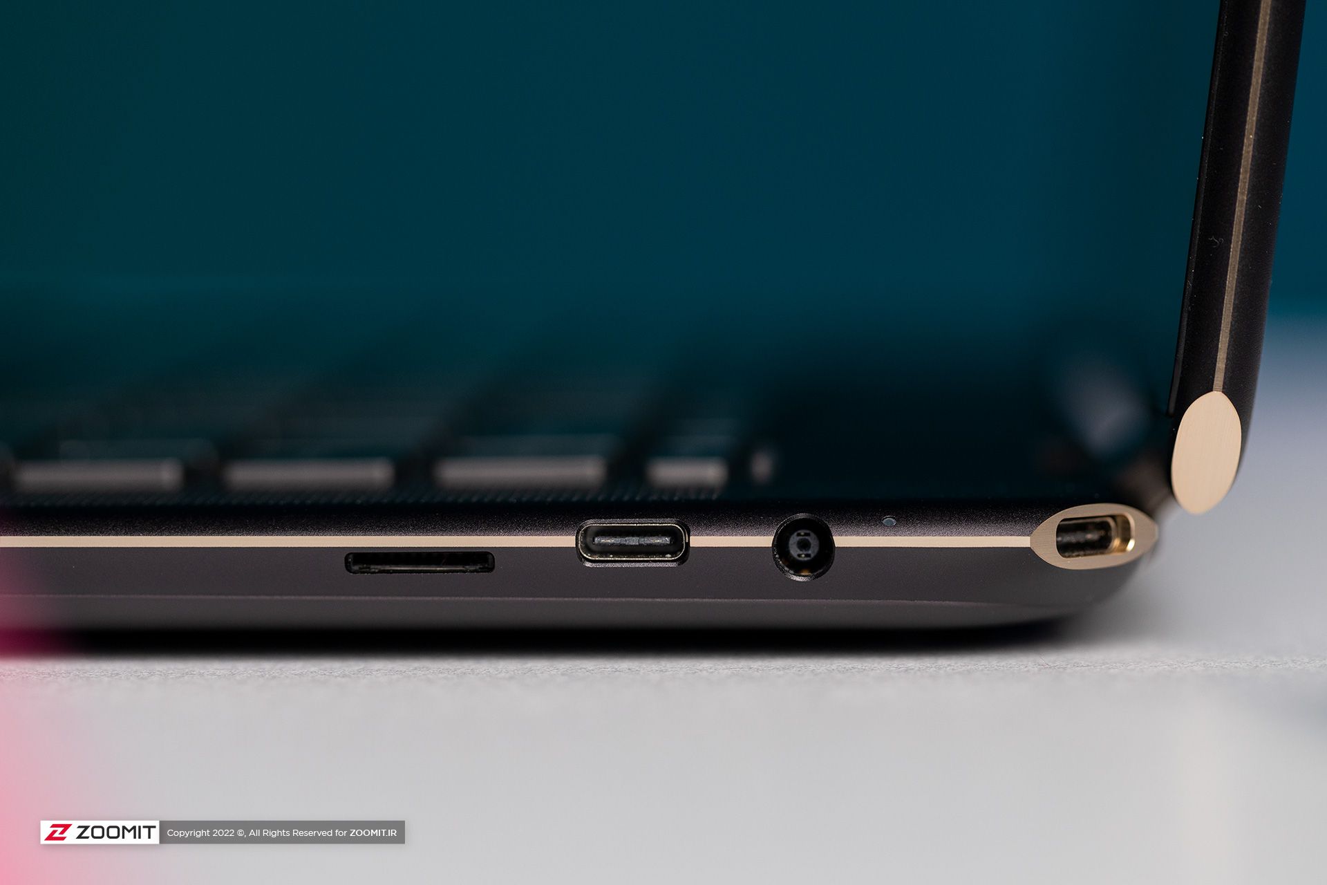 درگاه‌های لبه چپ HP Spectre x360 16