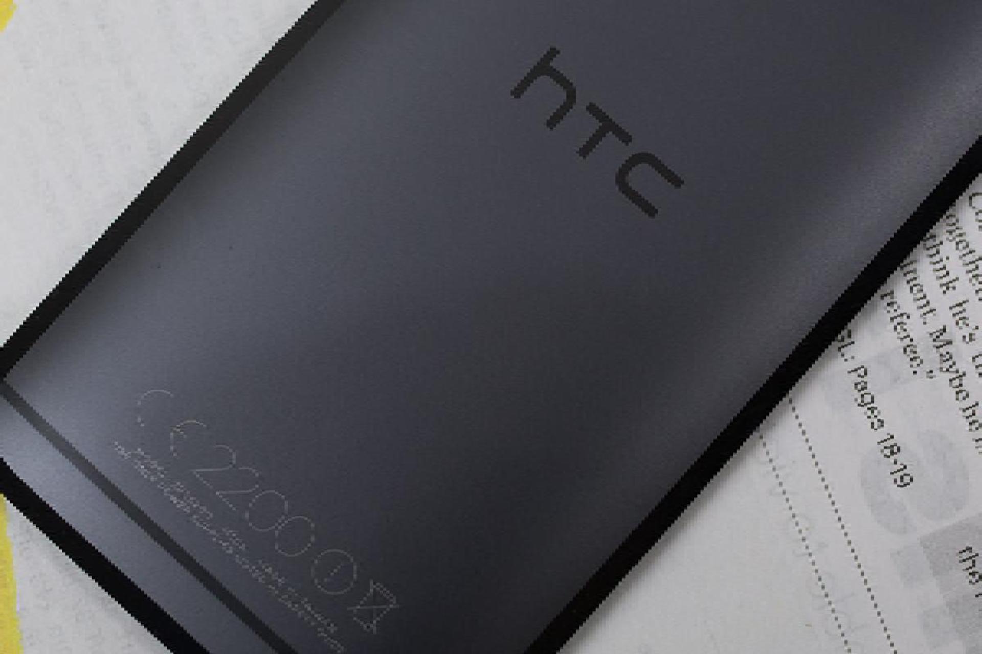 لوگوی HTC پشت گوشی هوشمند