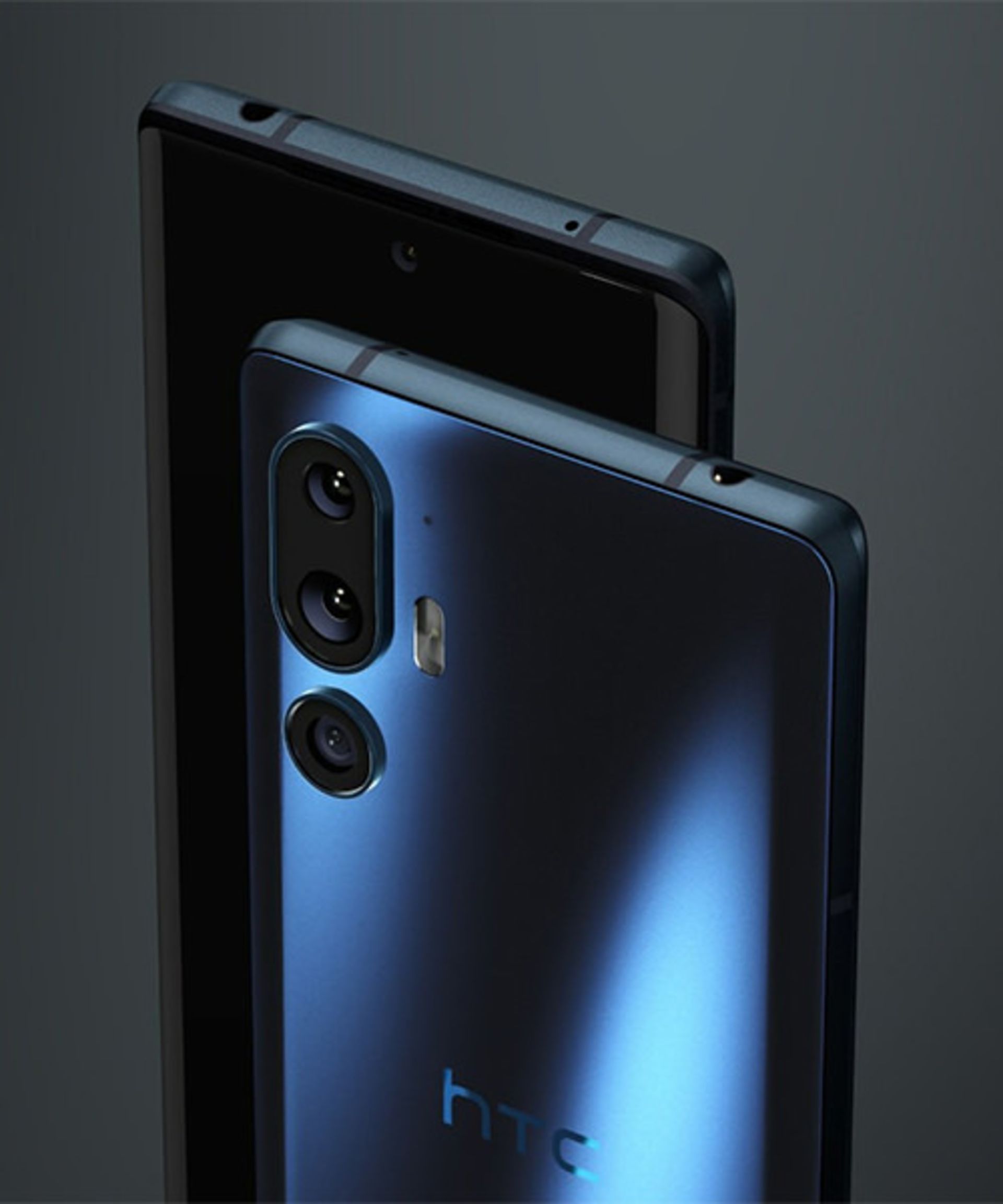 نمای دوربین پنل پشتی در کنار نمای پنل جلویی گوشی HTC مدل U24 Pro در رنگ آبی