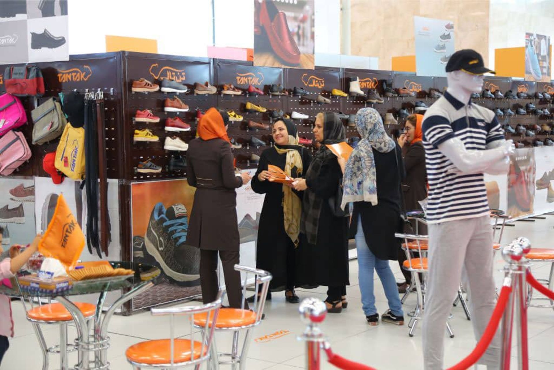 بخش‌های نمایشگاهی ایران مال