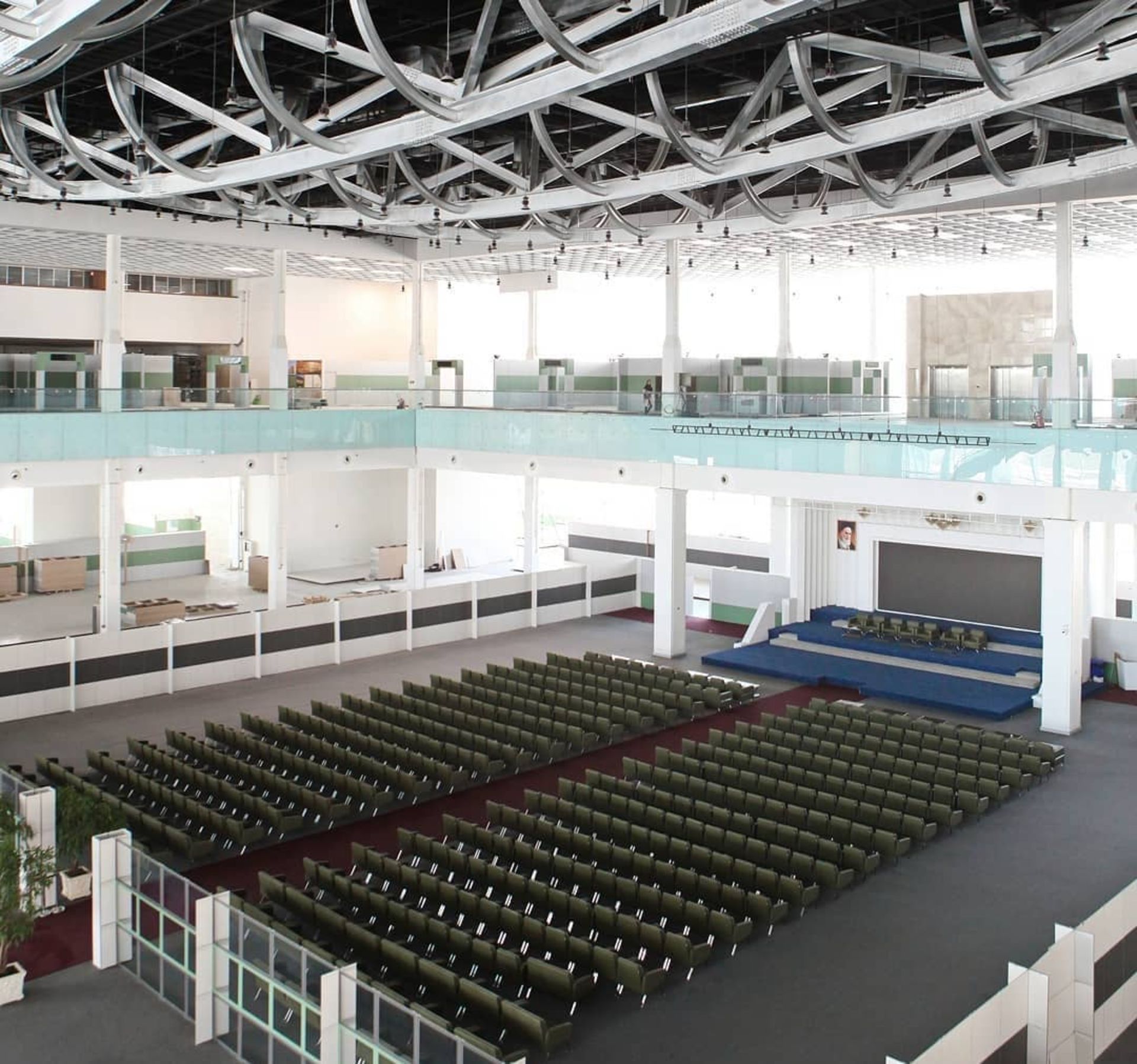 بخش‌های نمایشگاهی ایران مال