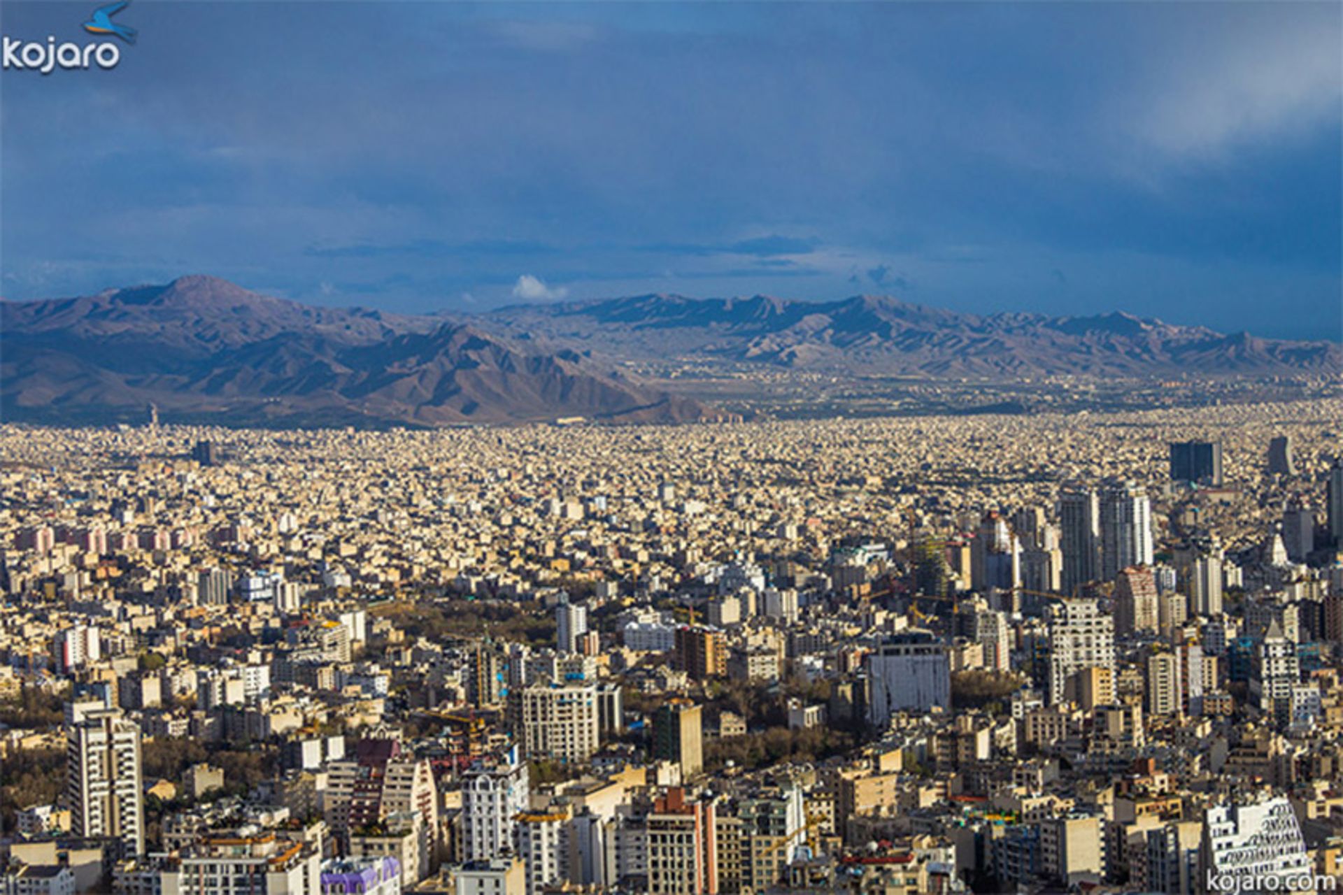 نمای کوه‌های شرق تهران از فراز بام تهران