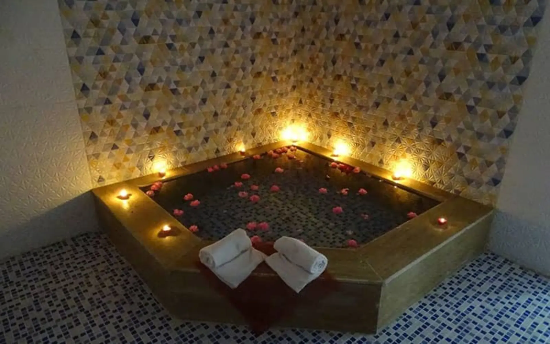 چشمه آب گرم معدنی فردوس
