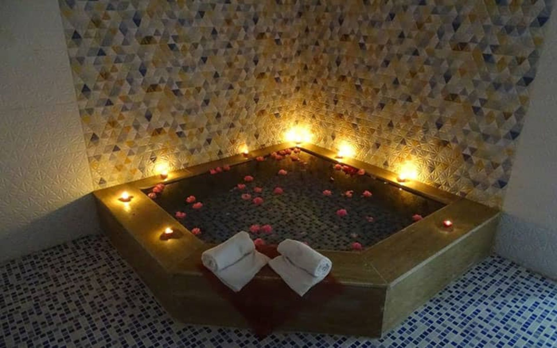 چشمه آب گرم معدنی فردوس