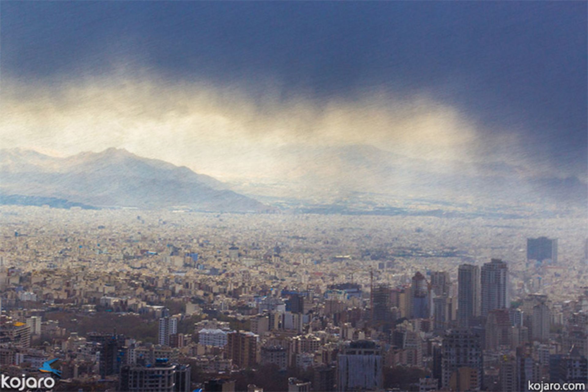 منظره تهران مه گرفته از بام تهران