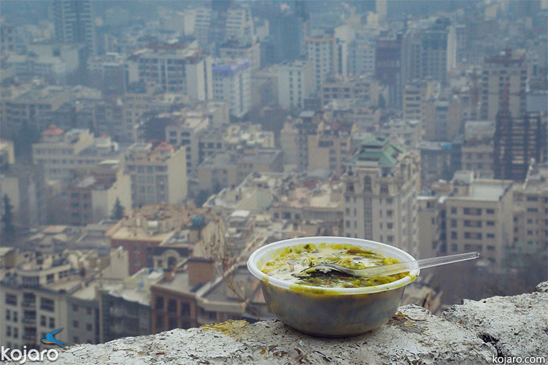آش داغ بالای بام تهران با تماشای منظره تهران