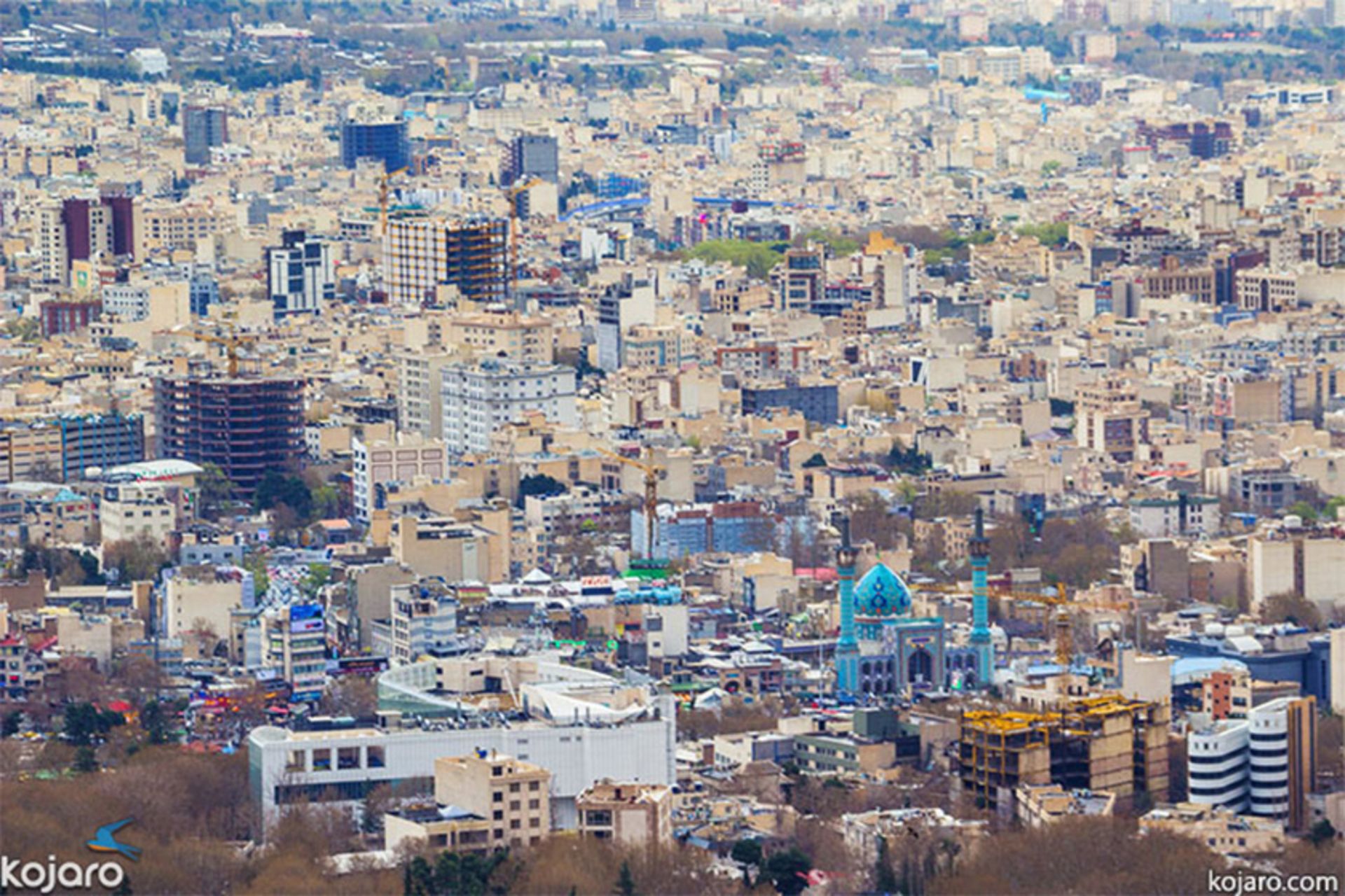 نمای امامزاده صالح (ع) و میدان تجریش از فراز بام تهران 