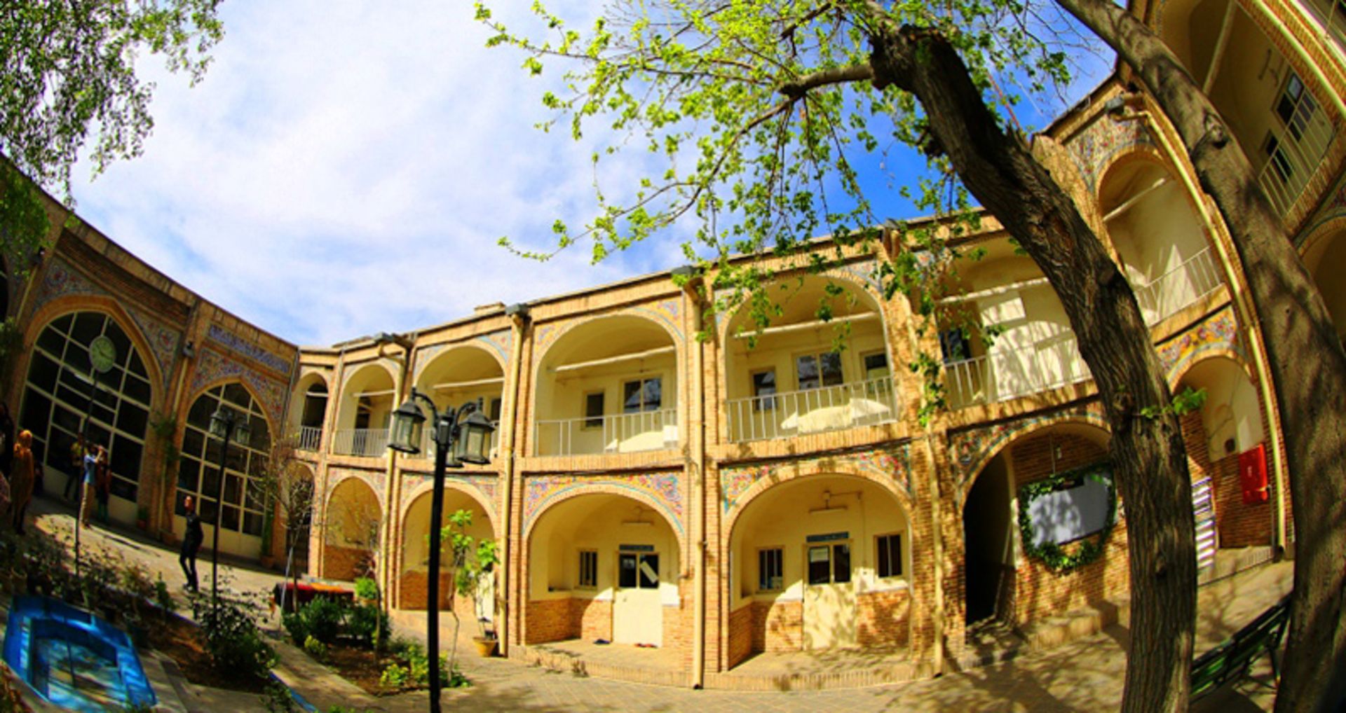 مسجد و مدرسه معمارباشی در محله امام زاده یحیی