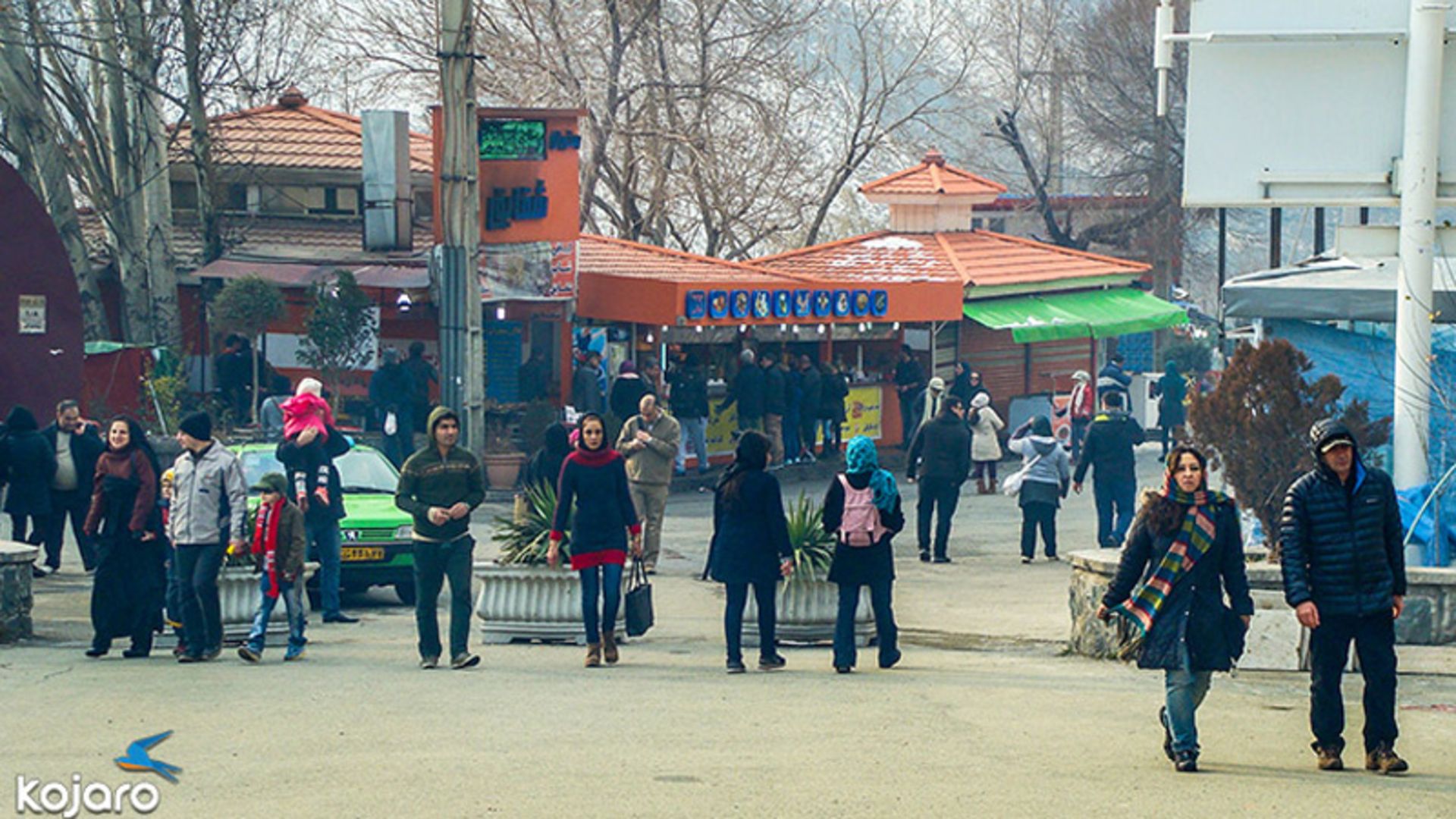 پیاده روی در مسیر بام تهران از مقابل رستوران های مسیر بام