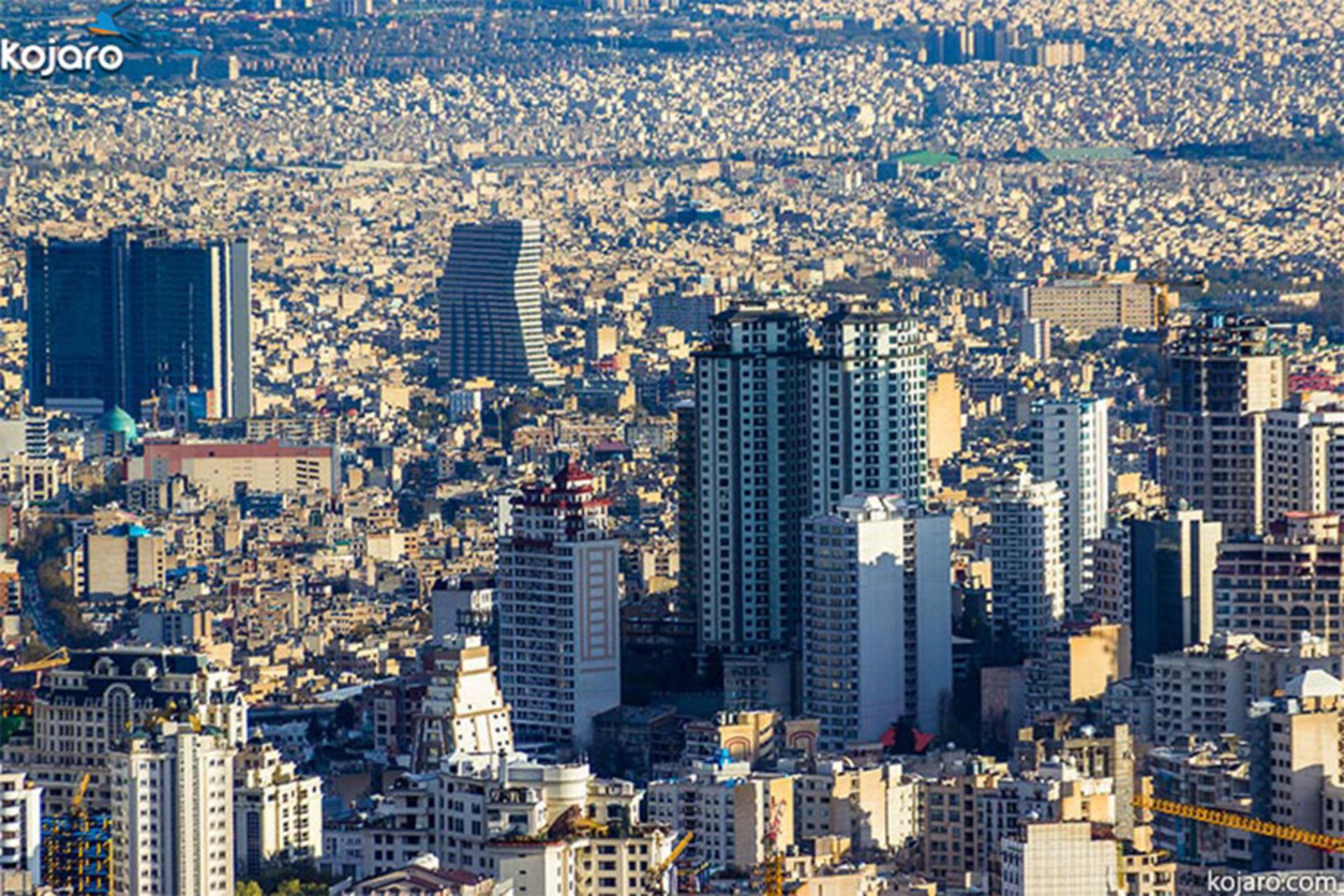 نمای برج‌های بلند ساخته شده در بخش شمالی از بالای بام تهران تهران