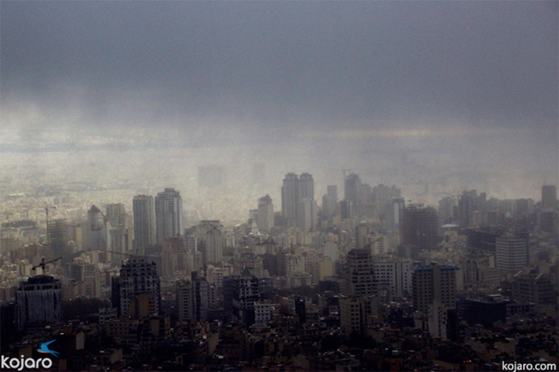 منظره تهران مه گرفته از بام تهران