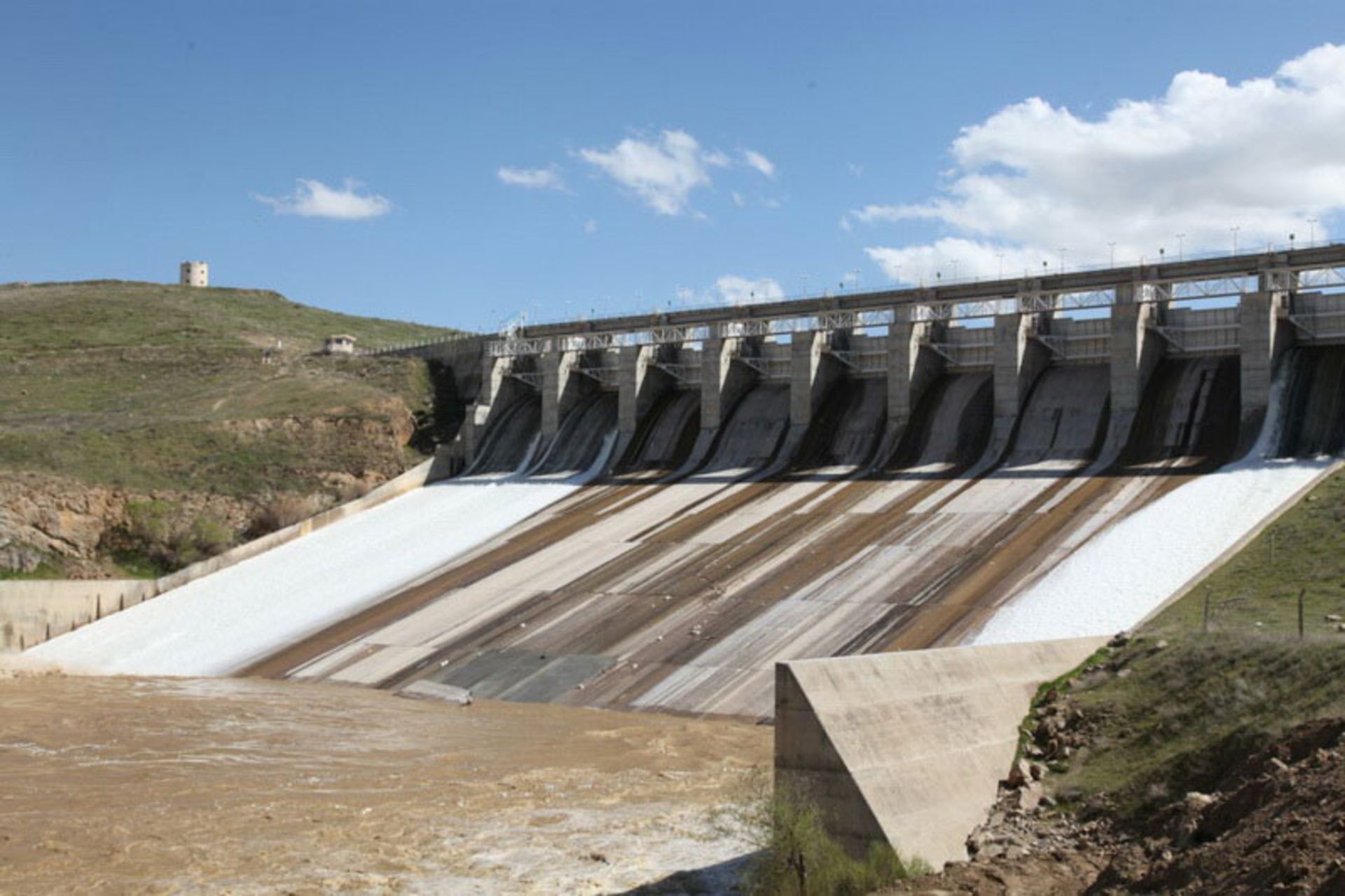 سد شهید کاظمی- سد بوکان