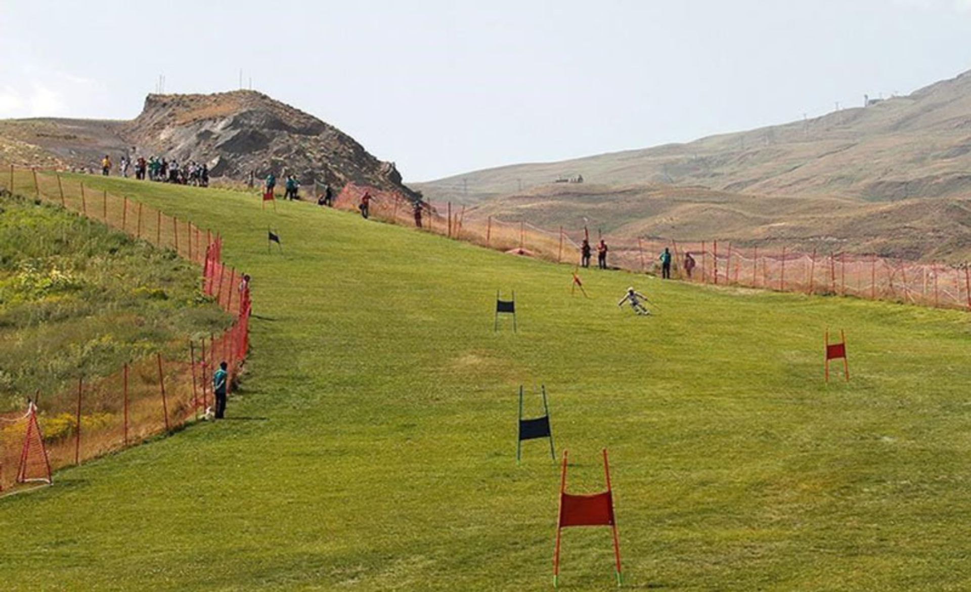 پیست چمن دیزین