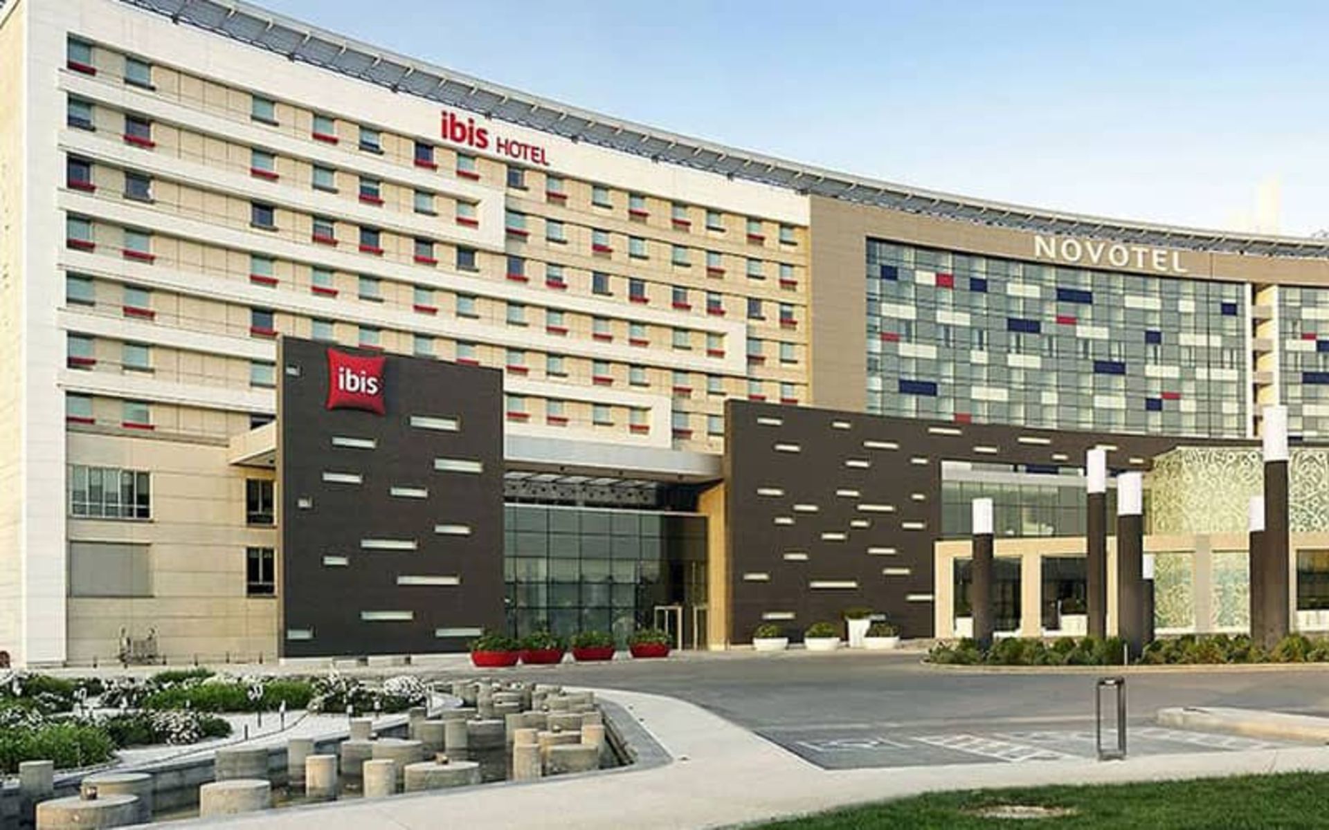 نمای ساختمان هتل ایبیس