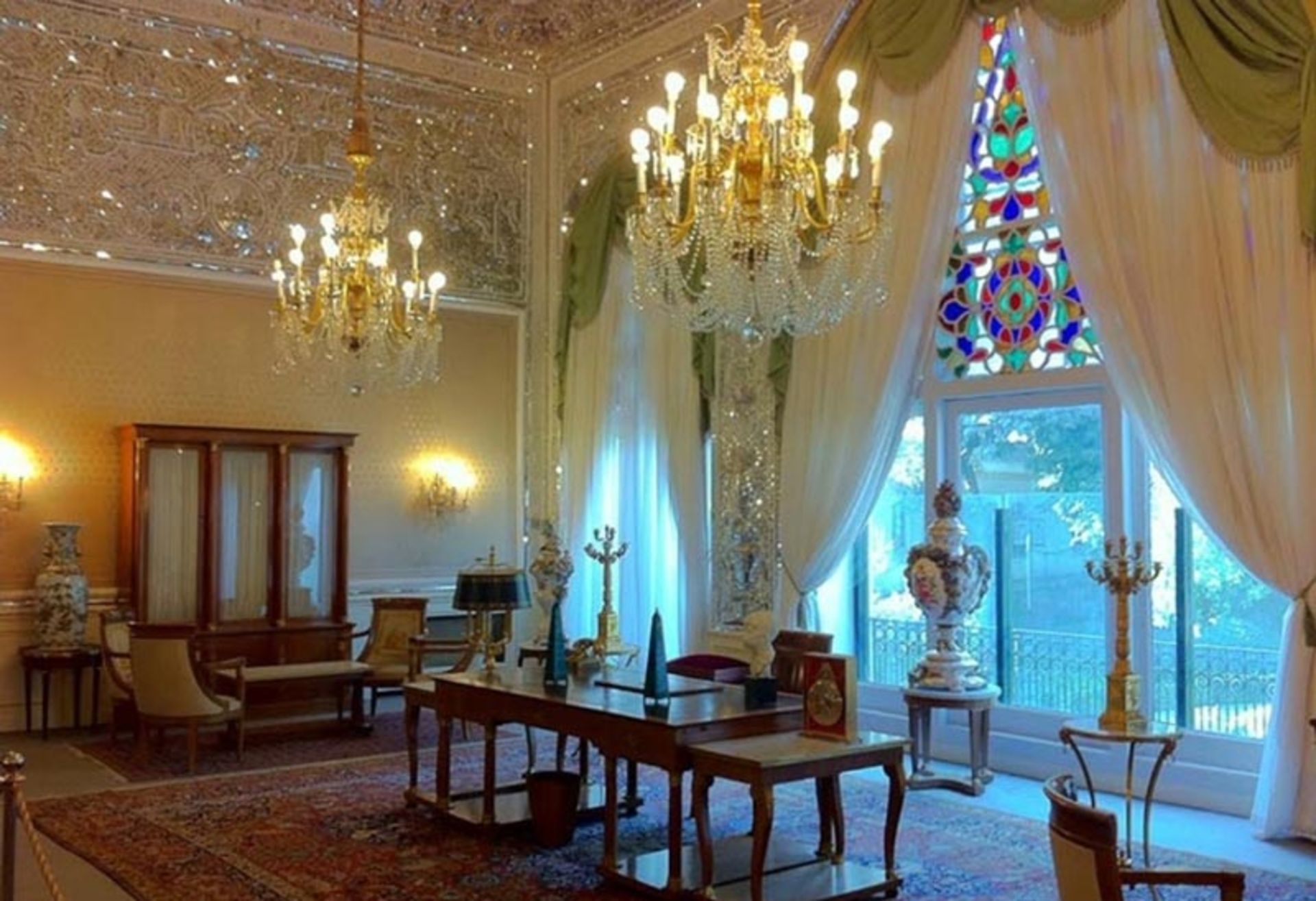 میز کار محمد رضا شاه پهلوی در کاخ صاحبقرانیه 
