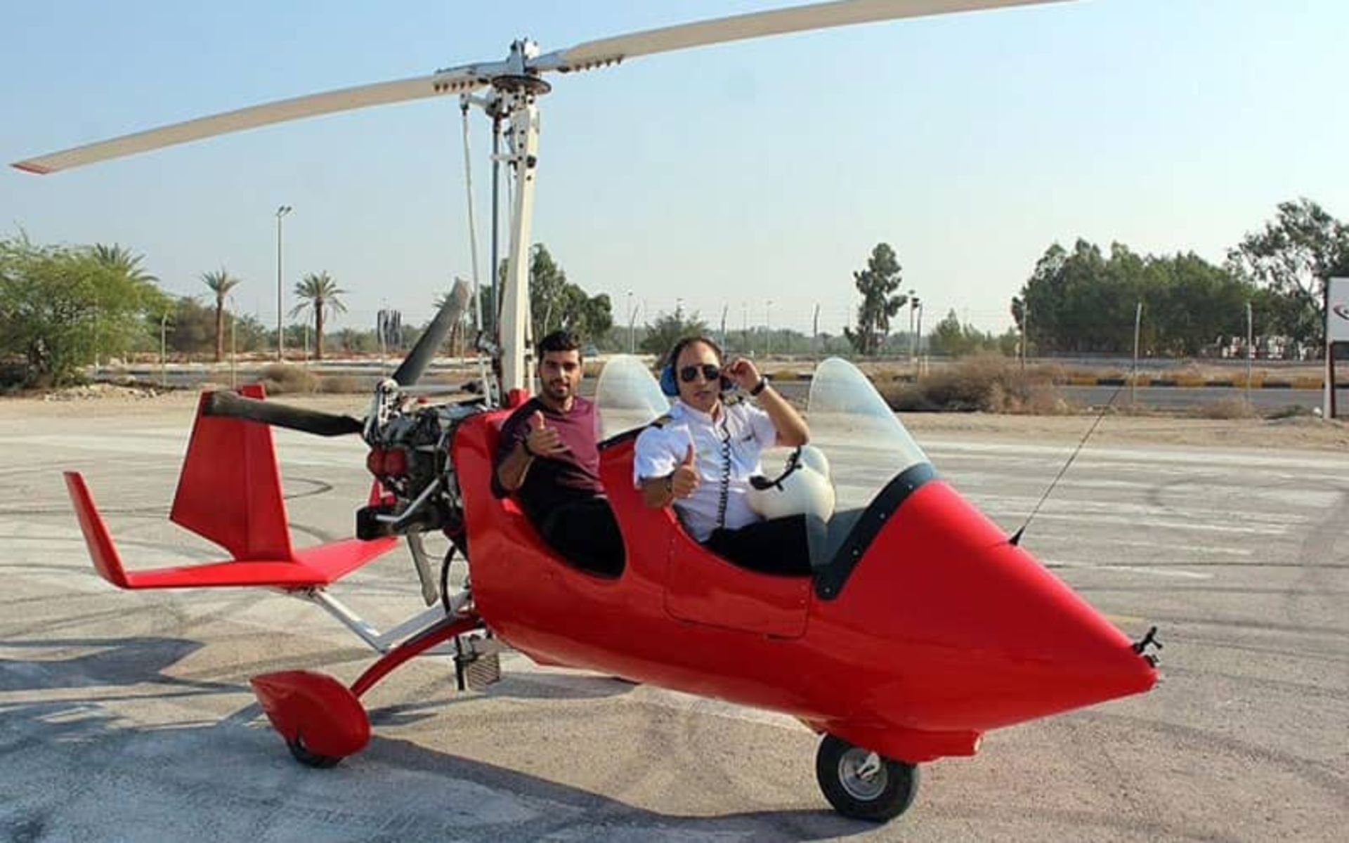 جایروکوپتر قرمز با حضور خلبان و مهدی طارمی