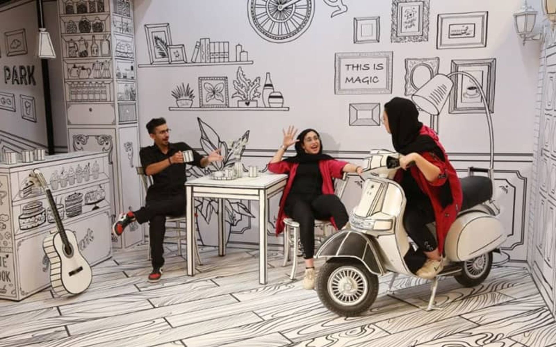 اتاق موضوعی با حضور دو زن و یک مرد