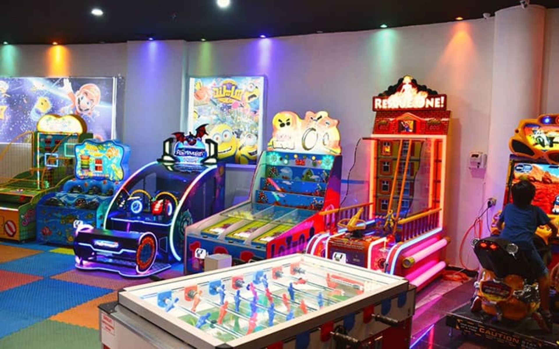 وسایل بازی در شهربازی سرپوشیده